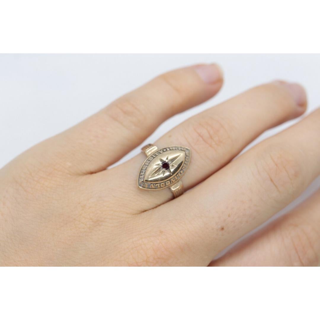 Vintage from the 1970s
Materials: Stone
Gemstone: Ruby
Gem color: Yellow
Band Color: Gold

Style: Art deco

Beautiful round Cut Ruby ring bezel set

1970 Lincoln University Missouri Class ring.

You will definitely not find one like it.

2mm red LC