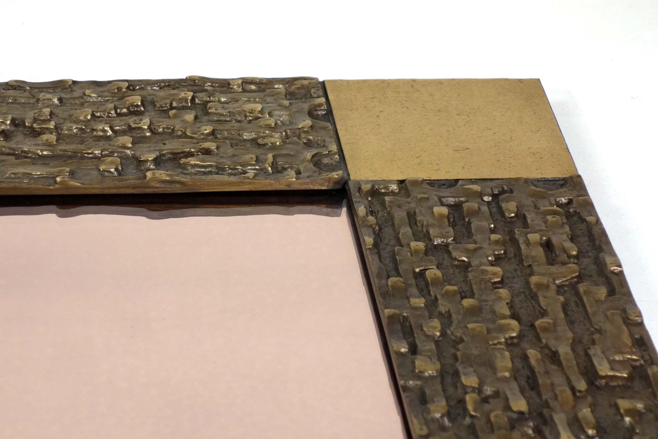 1970 Luciano Frigerio Escultura moderna italiana de bronce Espejo de pared cuadrado en venta 3