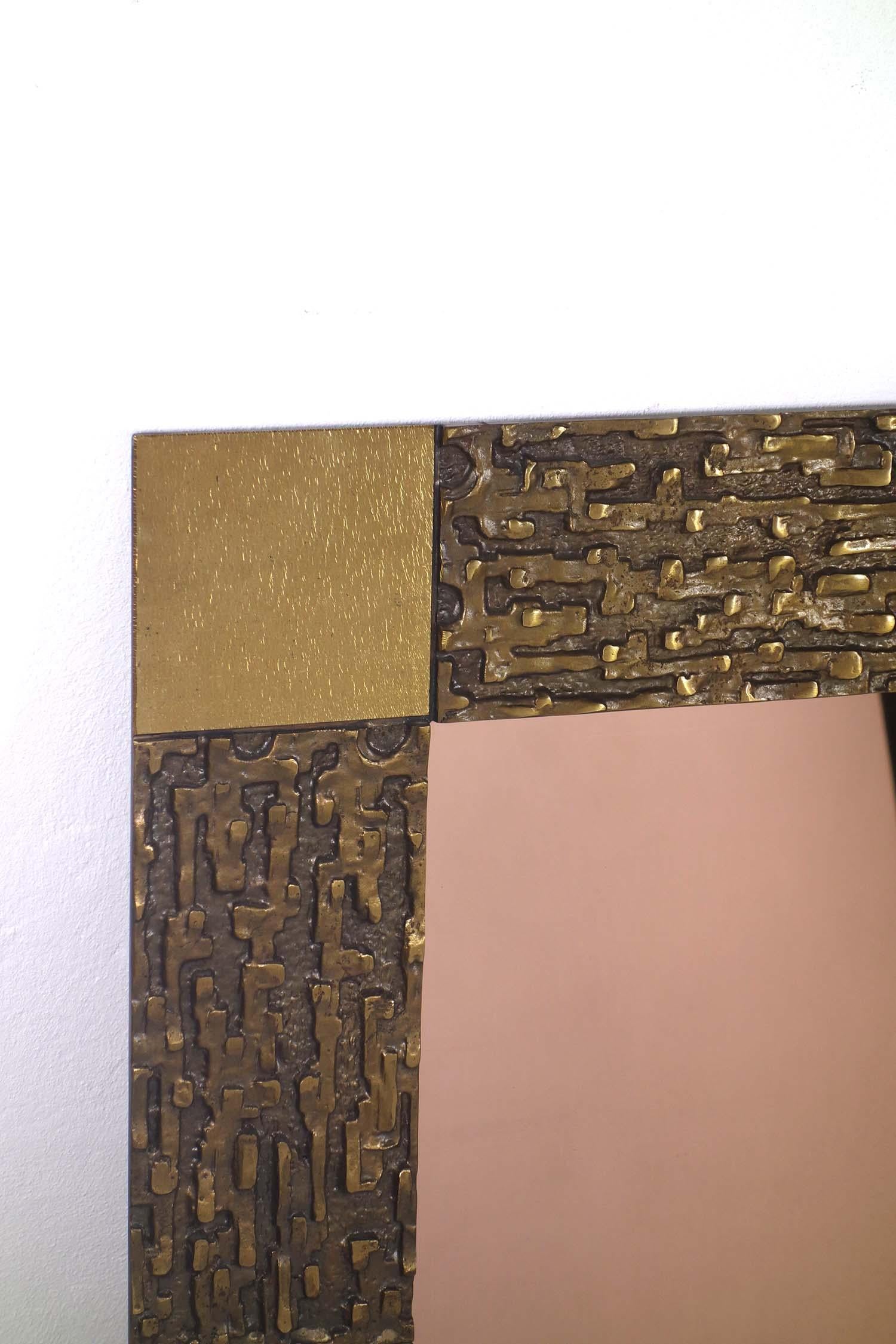 1970 Luciano Frigerio Escultura moderna italiana de bronce Espejo de pared cuadrado Moderno en venta
