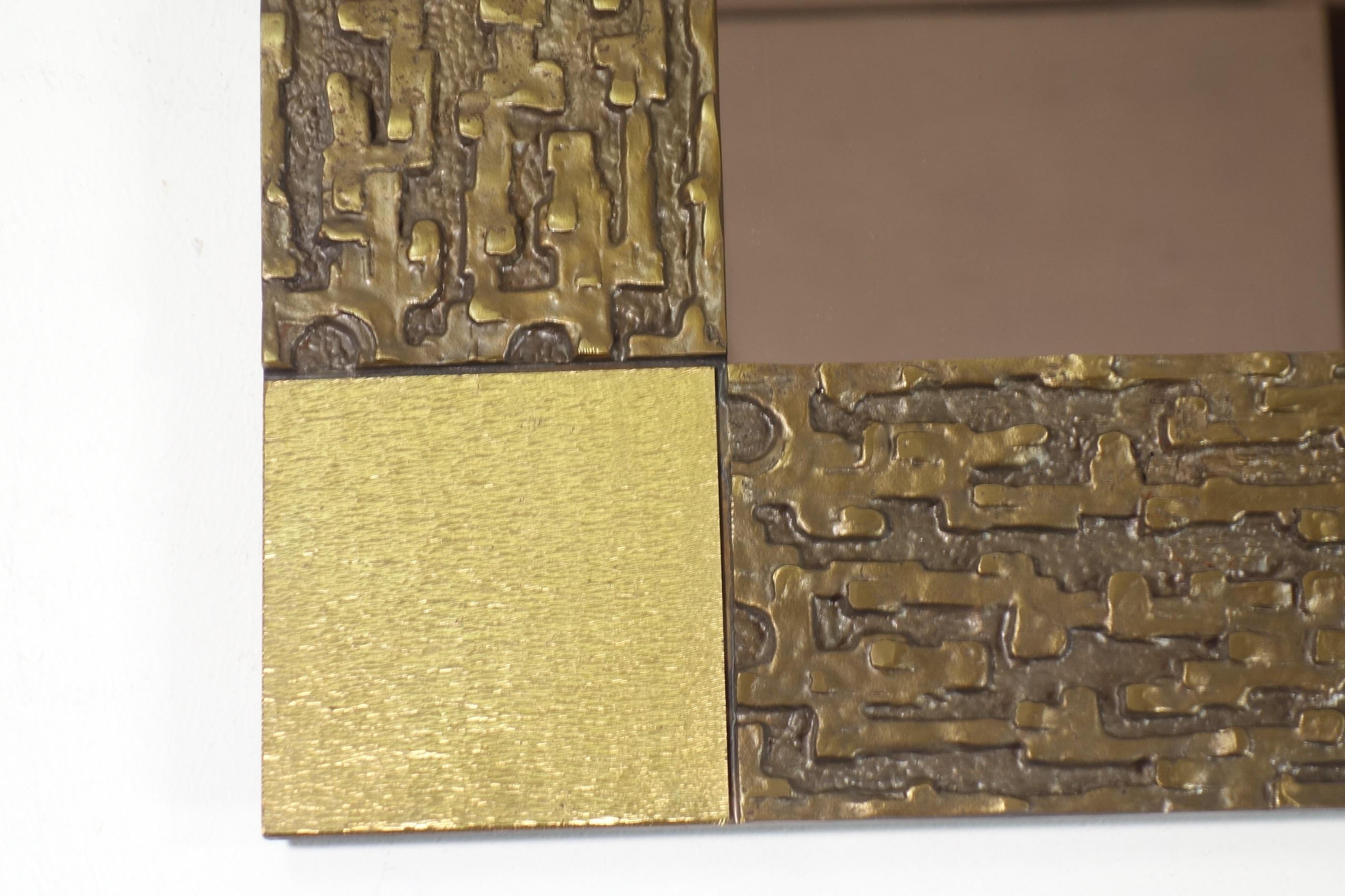 1970 Luciano Frigerio Escultura moderna italiana de bronce Espejo de pared cuadrado finales del siglo XX en venta