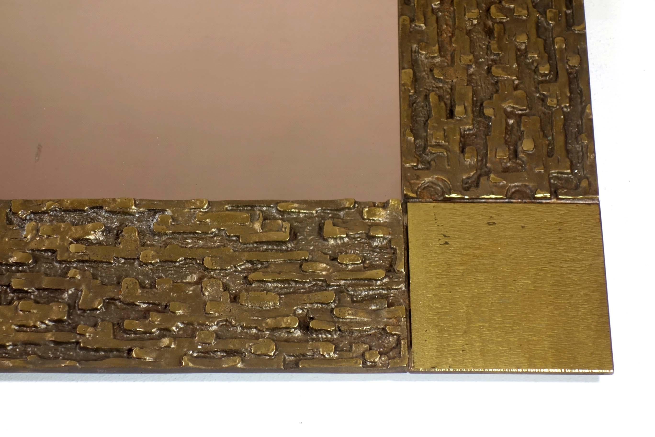 1970 Luciano Frigerio Escultura moderna italiana de bronce Espejo de pared cuadrado Bronce en venta