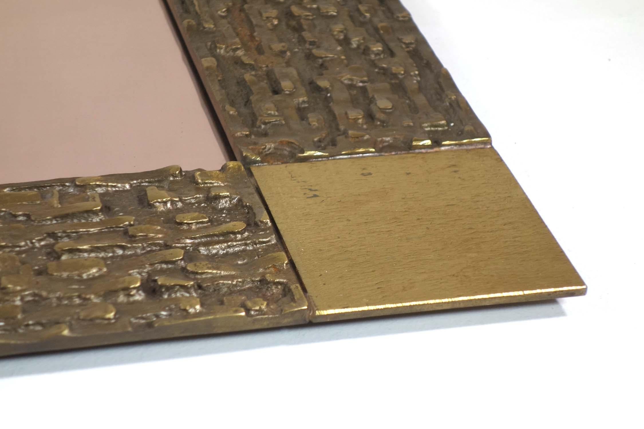 1970 Luciano Frigerio Escultura moderna italiana de bronce Espejo de pared cuadrado en venta 1