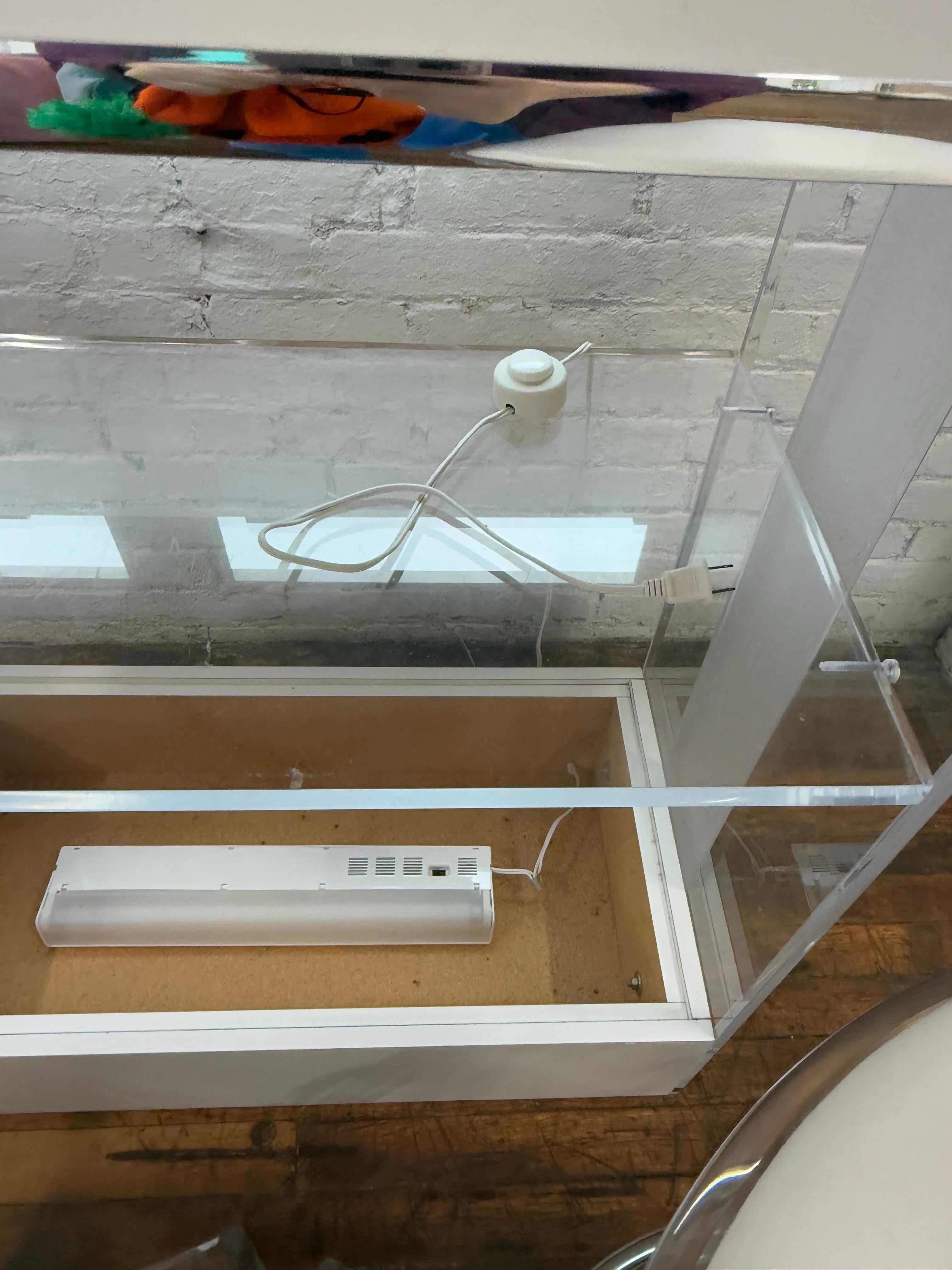 1970 Lucite White Bar With 2 Bar Stools by Hills Manufacturing Co. - Set of 3 In Good Condition For Sale In Staten Island, NY