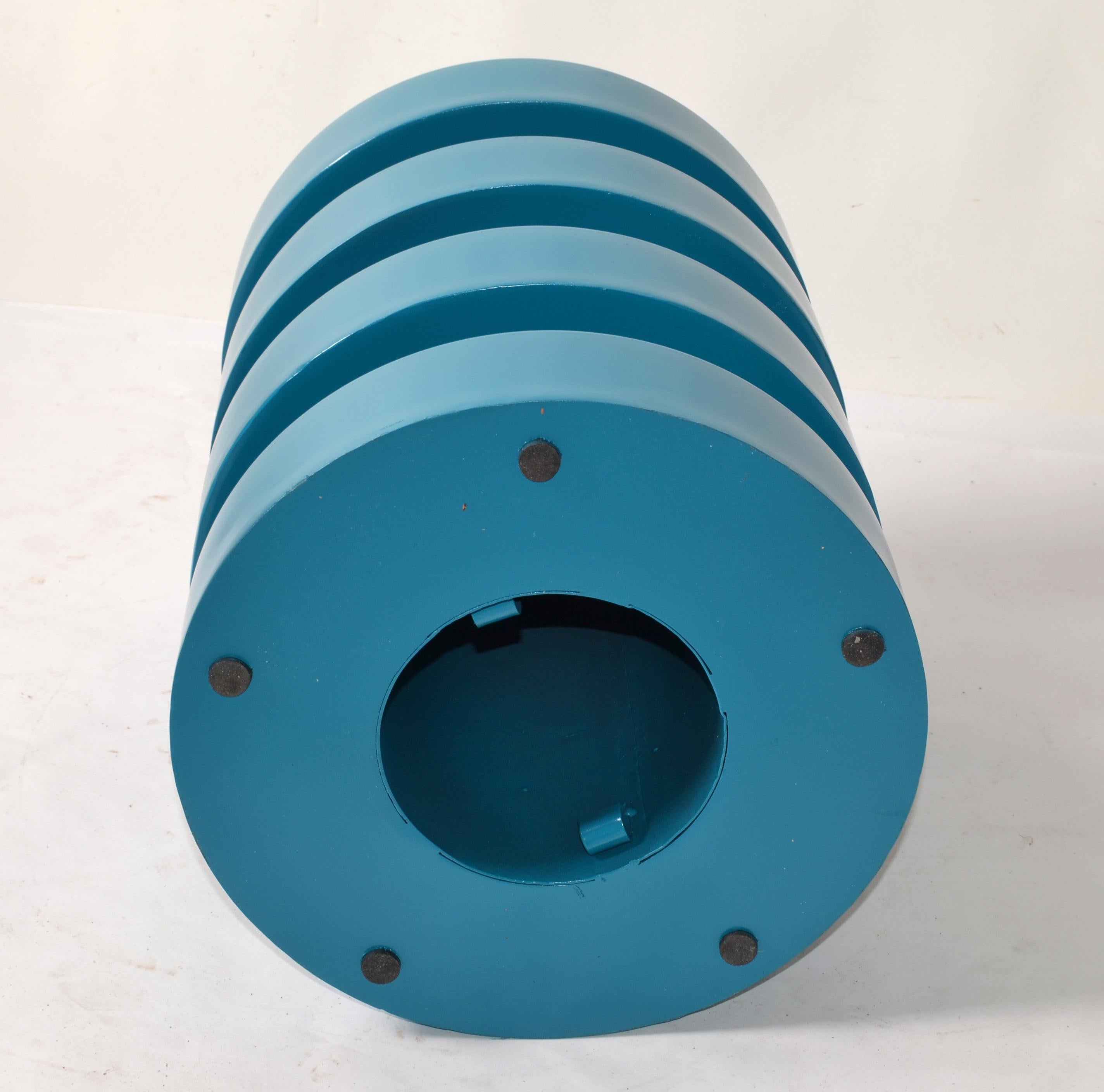 1970 Machine Age Heavy Coil Finished Turquoise Shape Column Side End Drink Table en vente 4