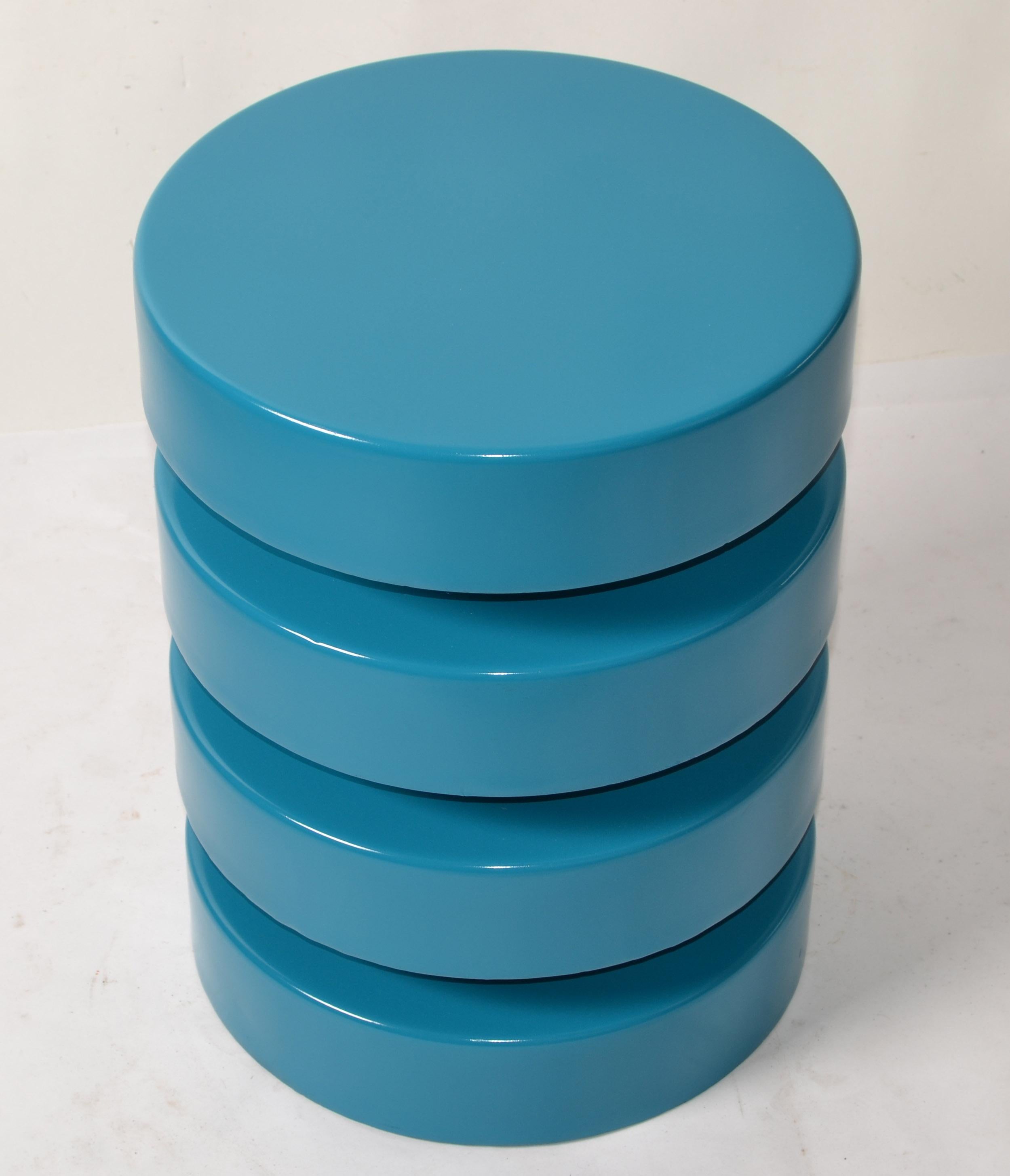 1970 Machine Age Heavy Turquoise Finished Coil Shape Column Side End Drink Table In Good Condition For Sale In Miami, FL