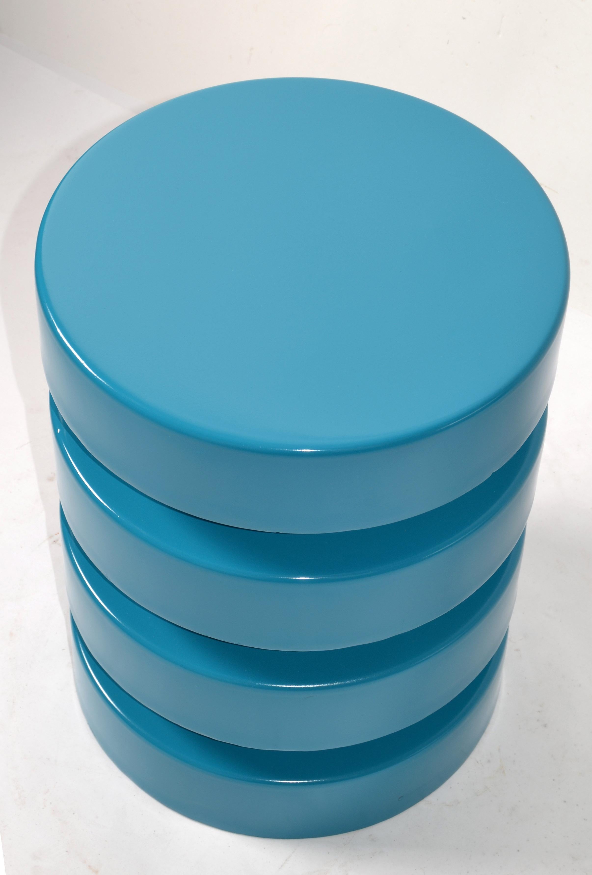1970 Machine Age Heavy Coil Finished Turquoise Shape Column Side End Drink Table Bon état - En vente à Miami, FL