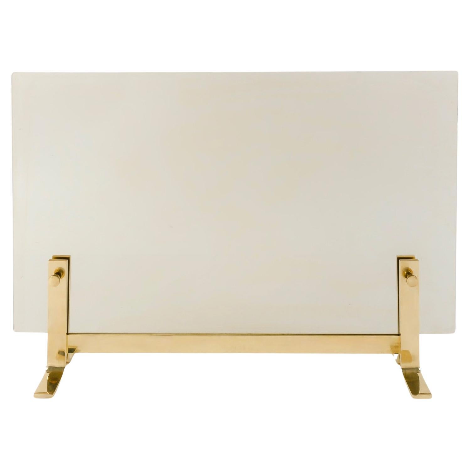 A gilded brass base consisting of a rectangular cross-section bar running the length of the firewall is held in place by 4 L-shaped gilded brass feet positioned on the outer parts, the slightly smoked safety glass screen is sandwiched between the
