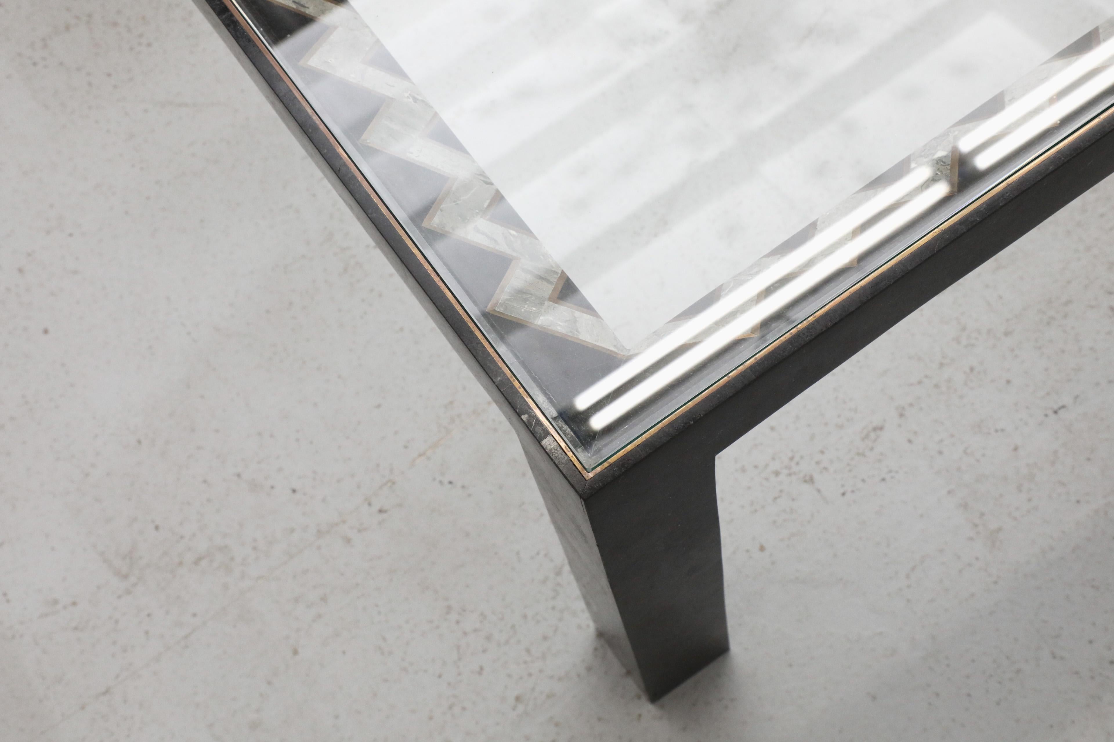 Tavolino in marmo tessellato di Maitland Smith con piano in vetro, 1970 in vendita 4