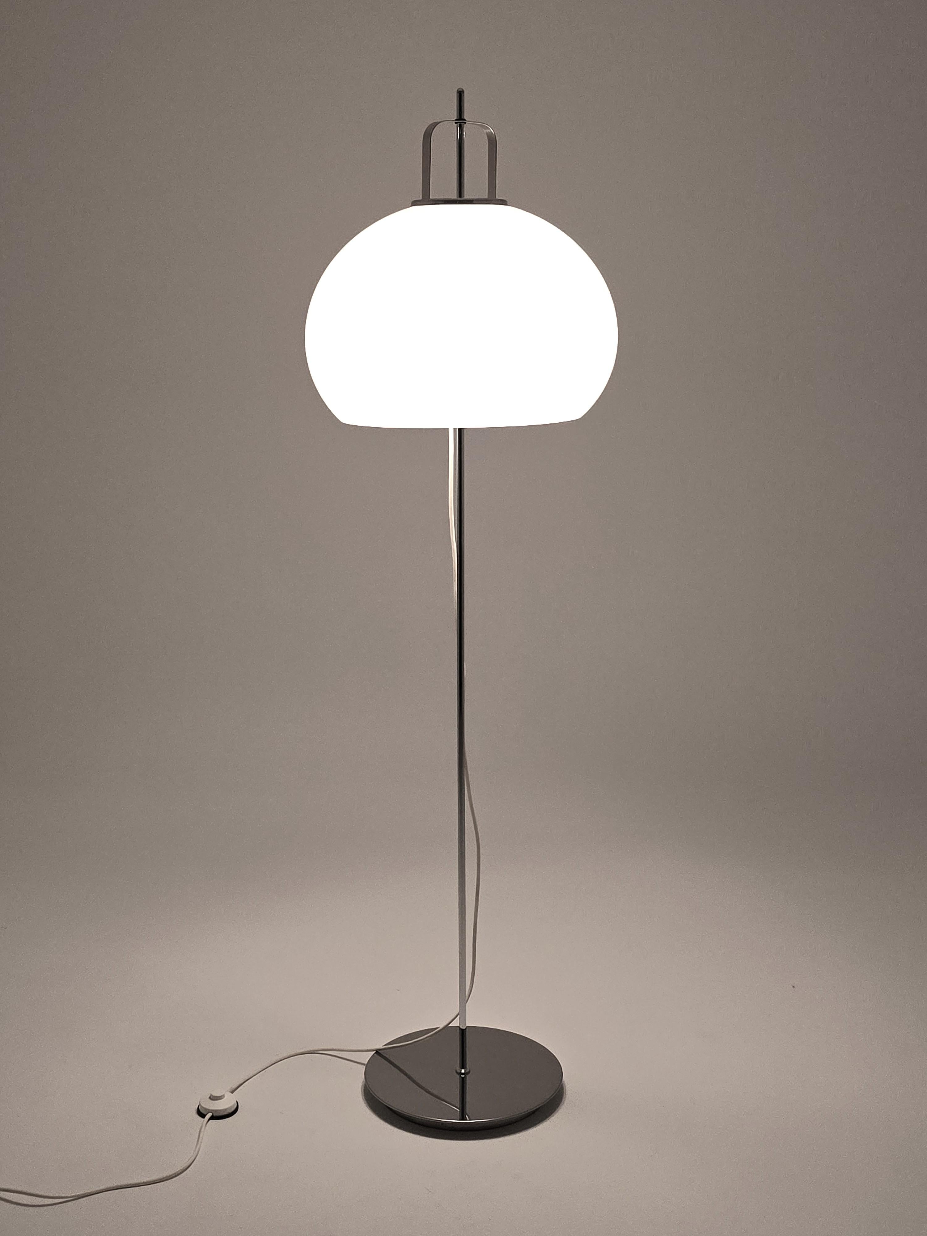 1970 Massive  Guzzini  ' Lucerna '  Floor Lamp , Italy en vente 5