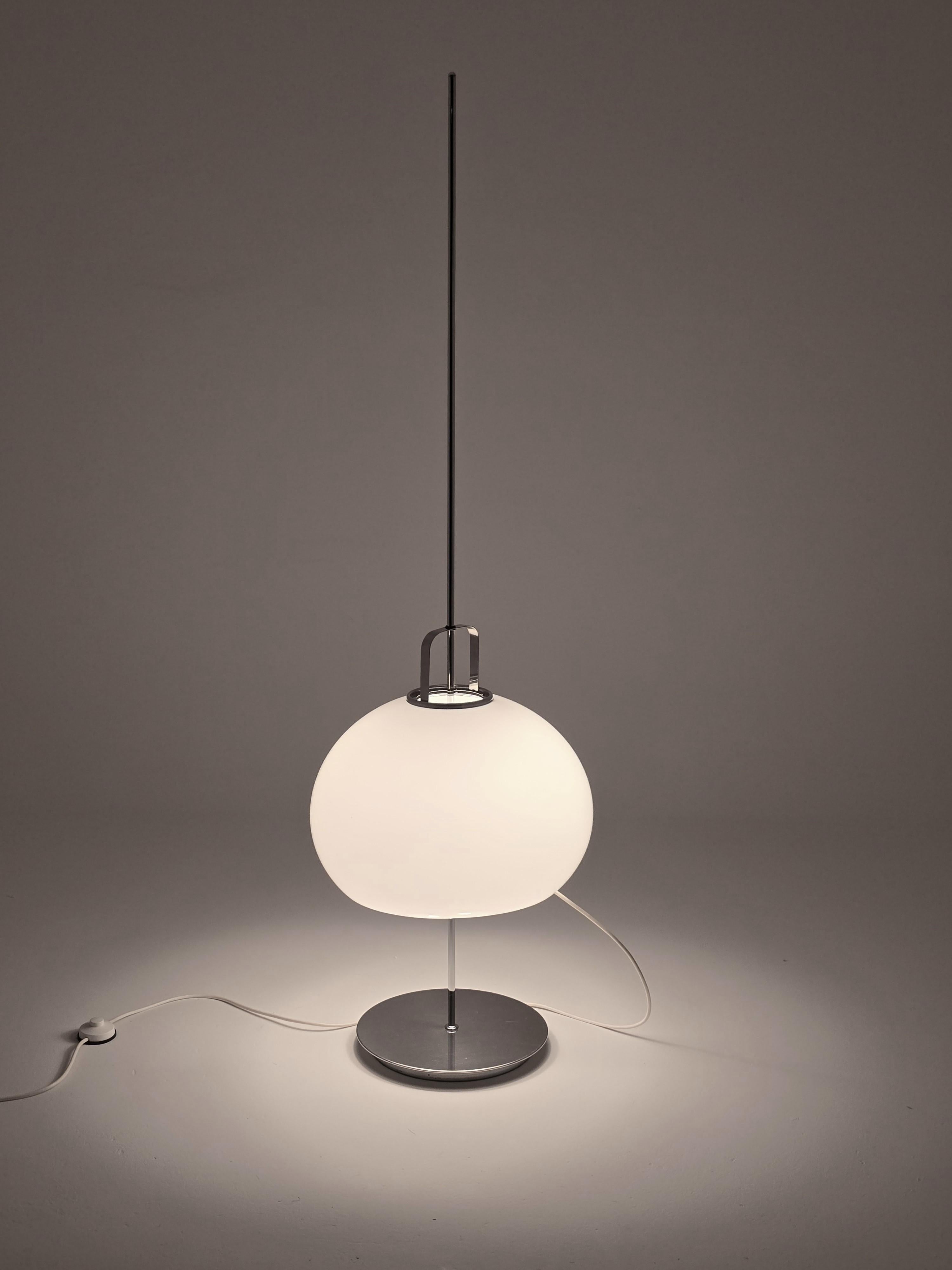 1970 Massive  Guzzini  ' Lucerna '  Floor Lamp , Italy en vente 6
