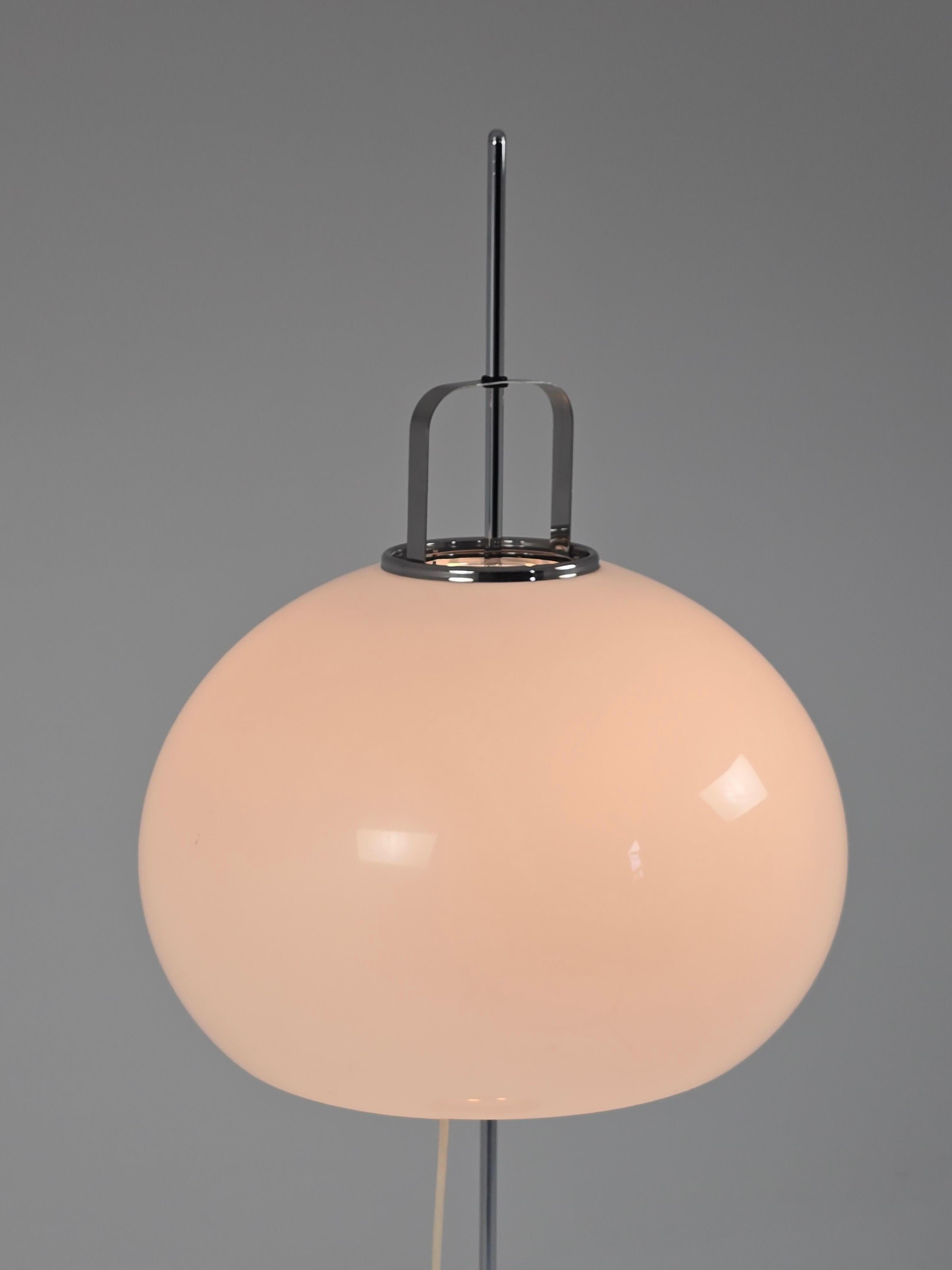 1970 Massive  Guzzini  ' Lucerna '  Floor Lamp , Italy en vente 9