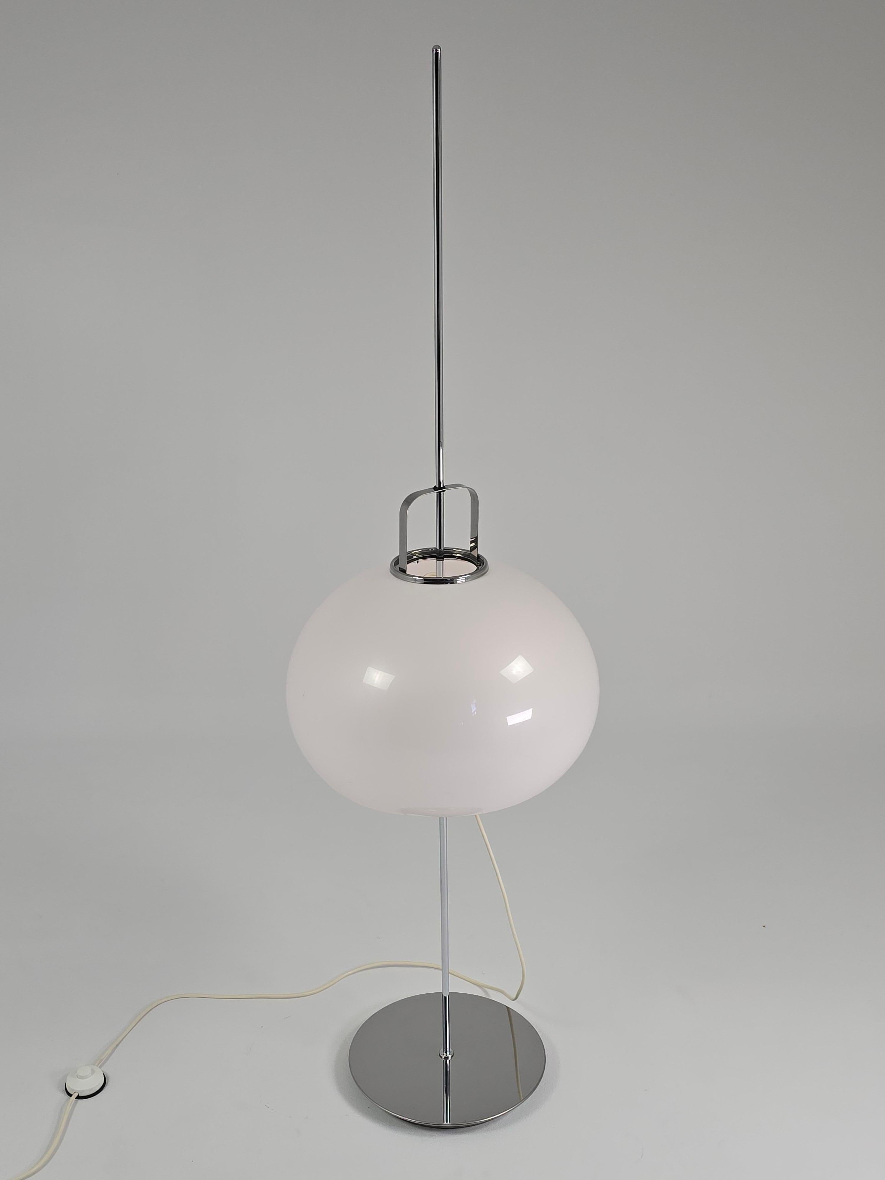 1970 Massive  Guzzini  ' Lucerna '  Floor Lamp , Italy Bon état - En vente à St- Leonard, Quebec