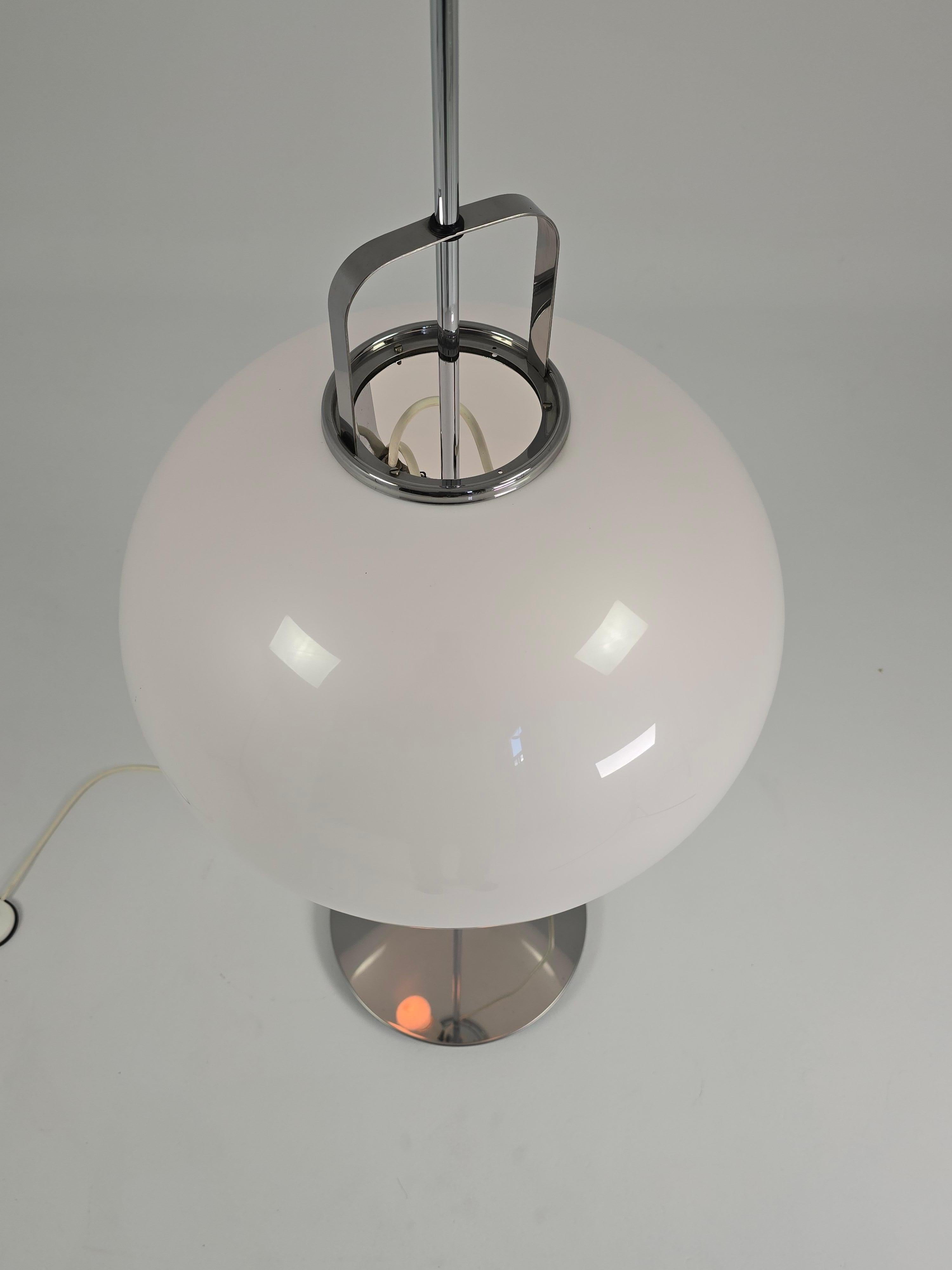 Métal 1970 Massive  Guzzini  ' Lucerna '  Floor Lamp , Italy en vente