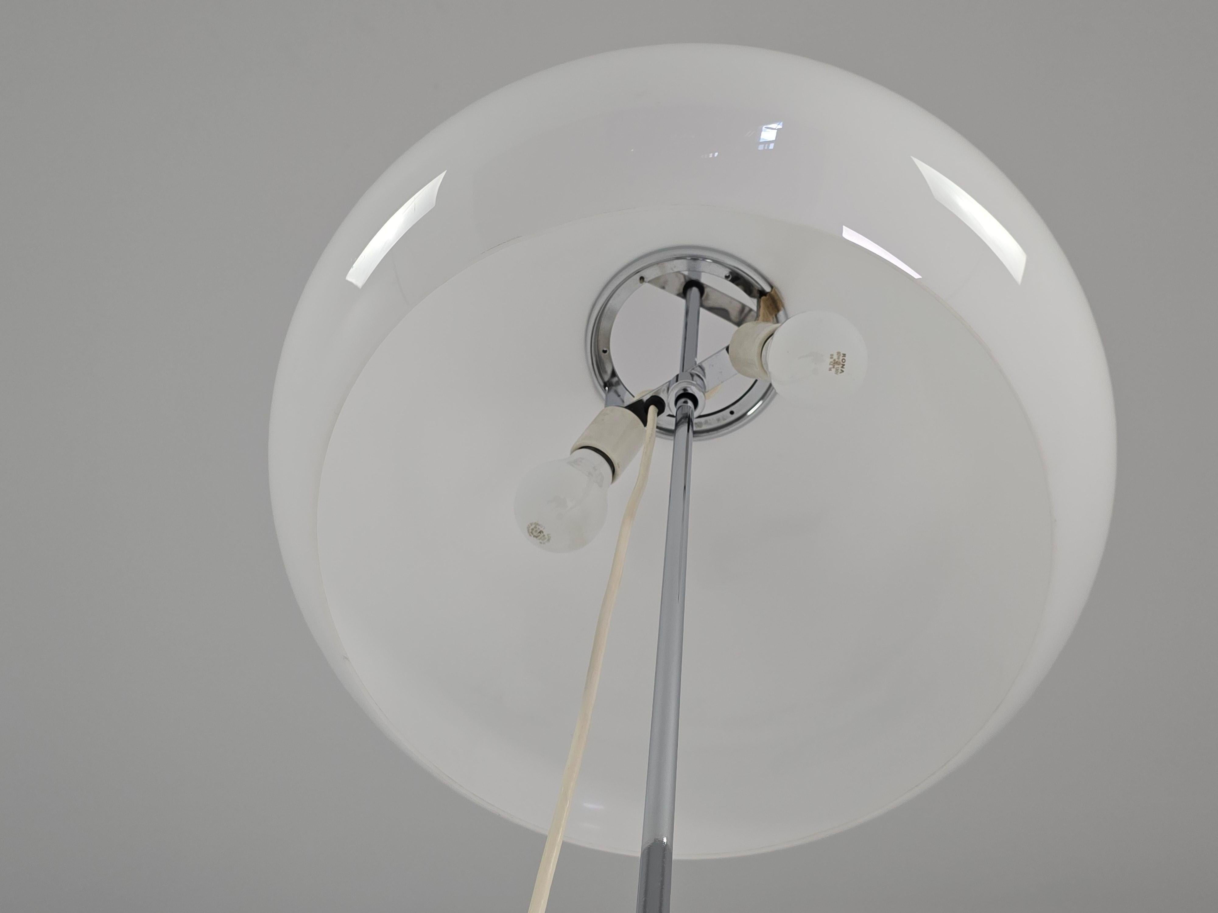 1970 Massive  Guzzini  ' Lucerna '  Floor Lamp , Italy en vente 1