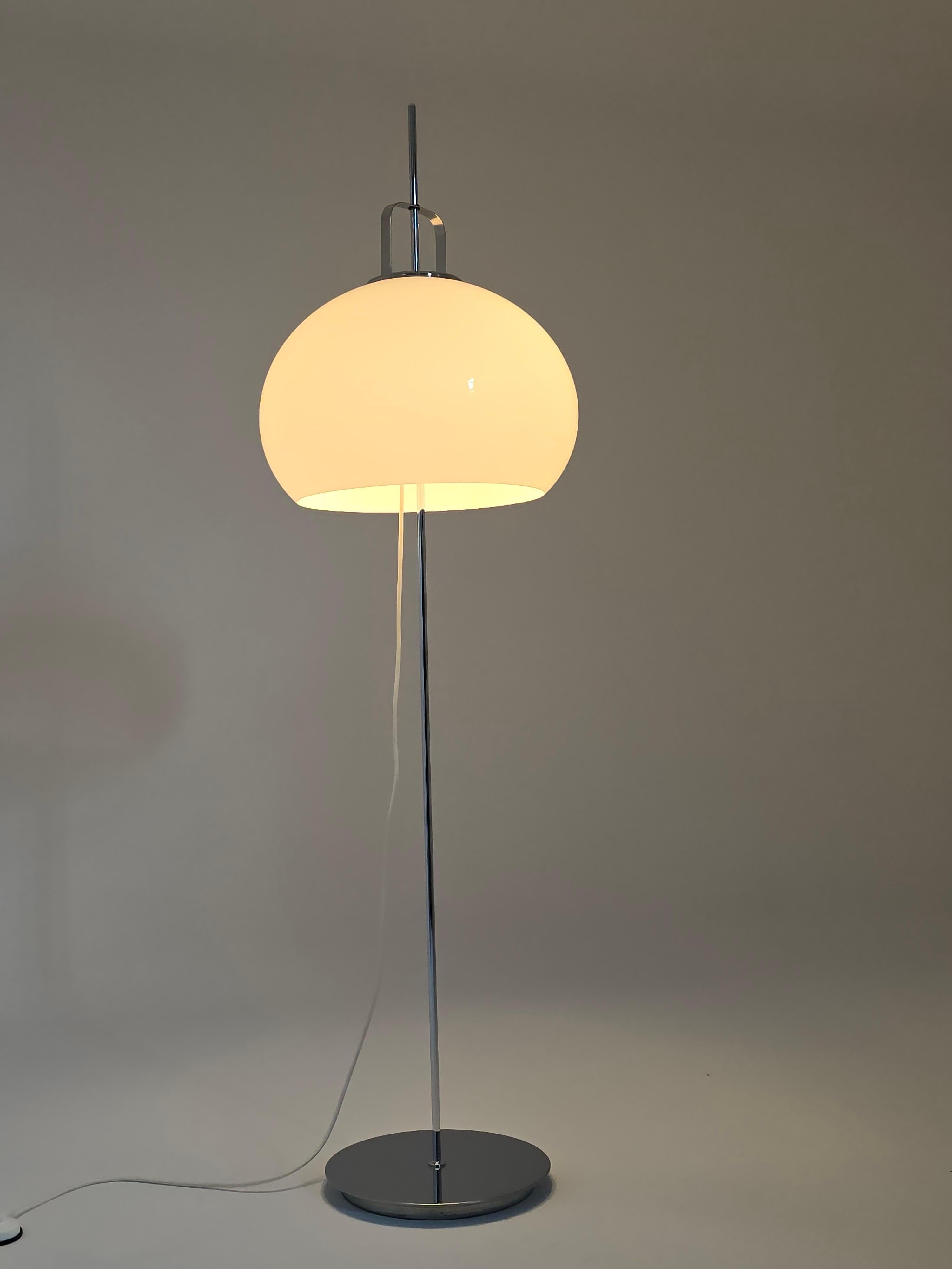 1970 Massive  Guzzini  ' Lucerna '  Floor Lamp , Italy en vente 2