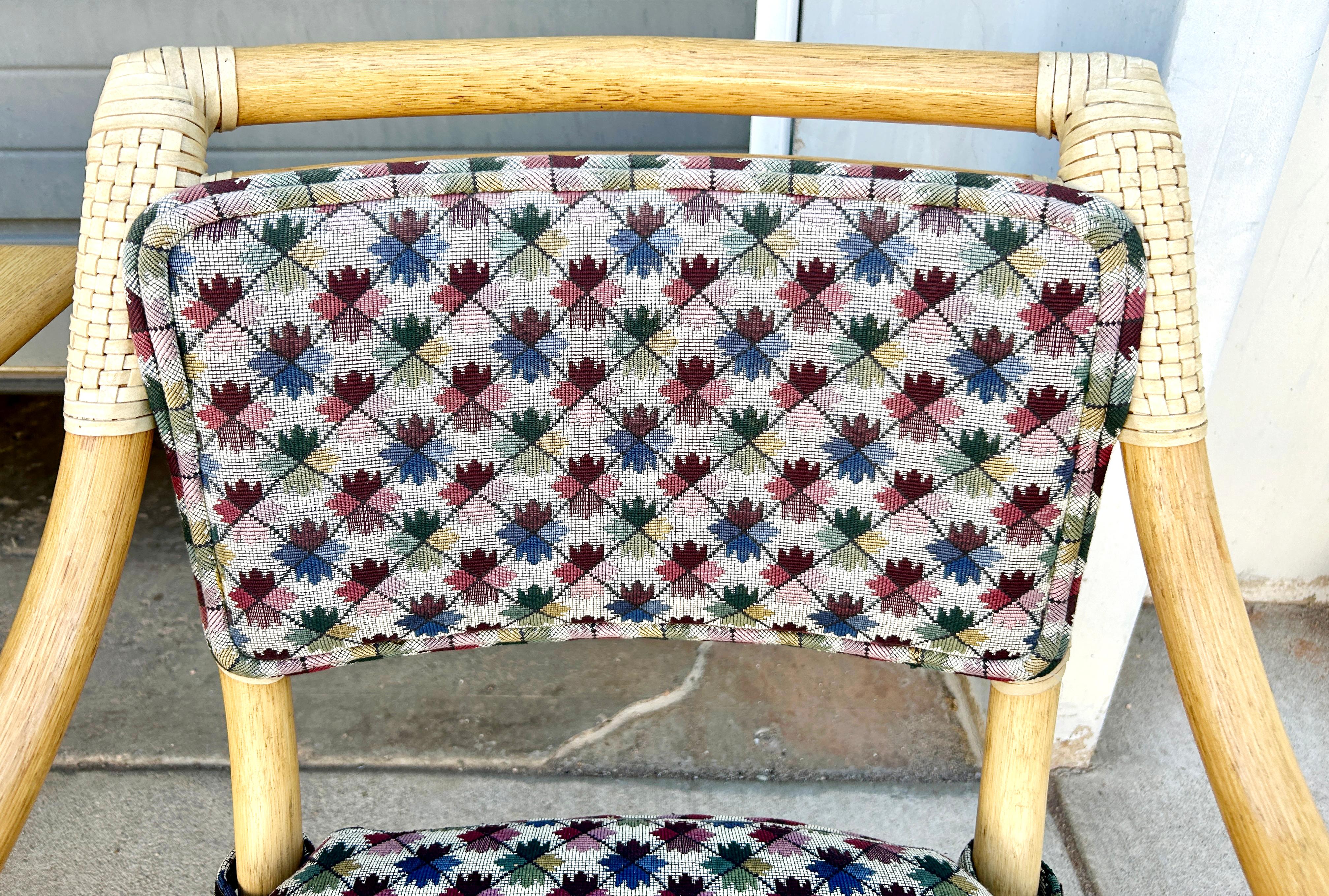1970 McGuire Rattan Games Tavolo da pranzo allungabile con piano ribaltabile e quattro sedie da pranzo in vendita 5
