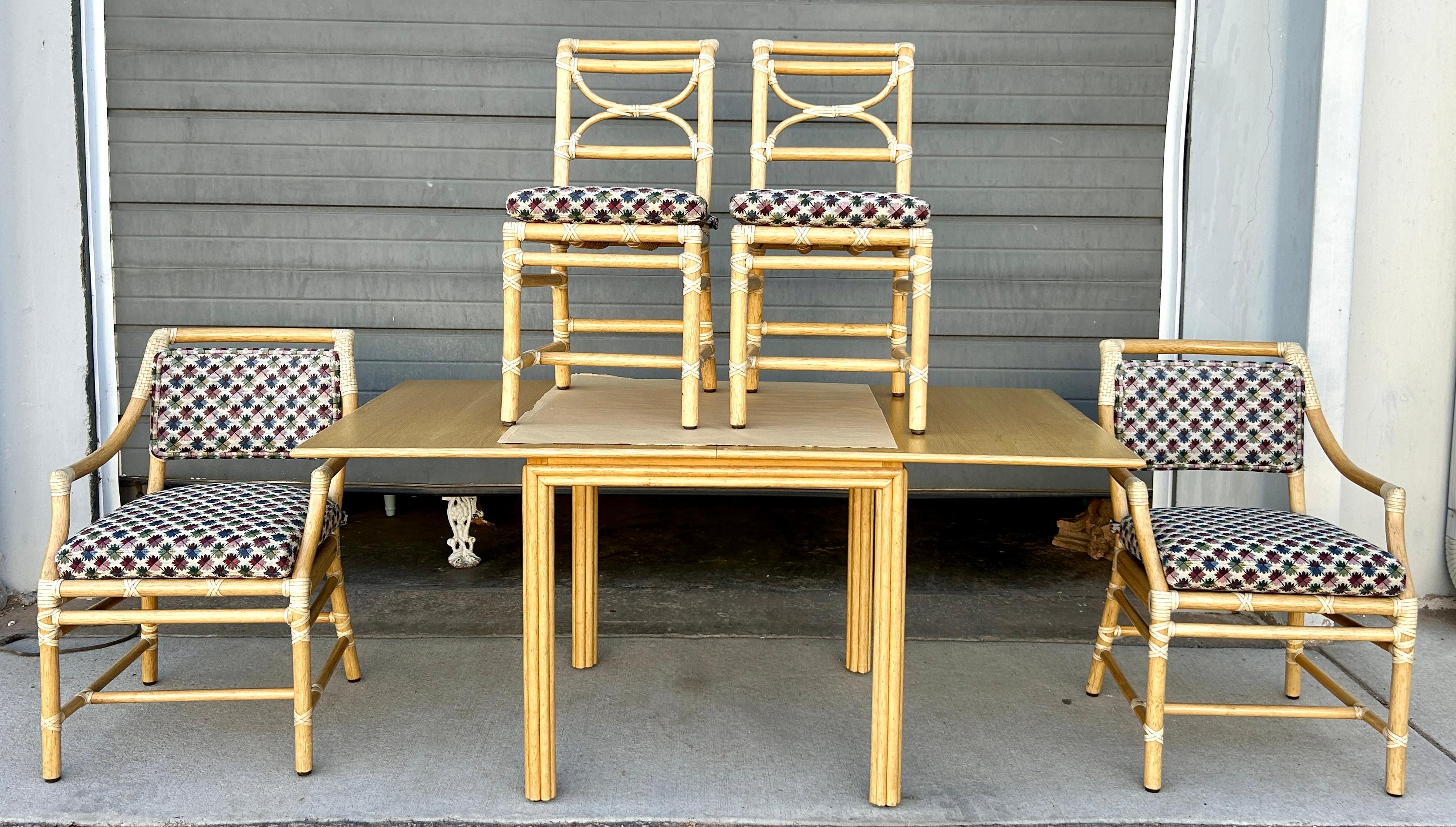 Tessile 1970 McGuire Rattan Games Tavolo da pranzo allungabile con piano ribaltabile e quattro sedie da pranzo in vendita