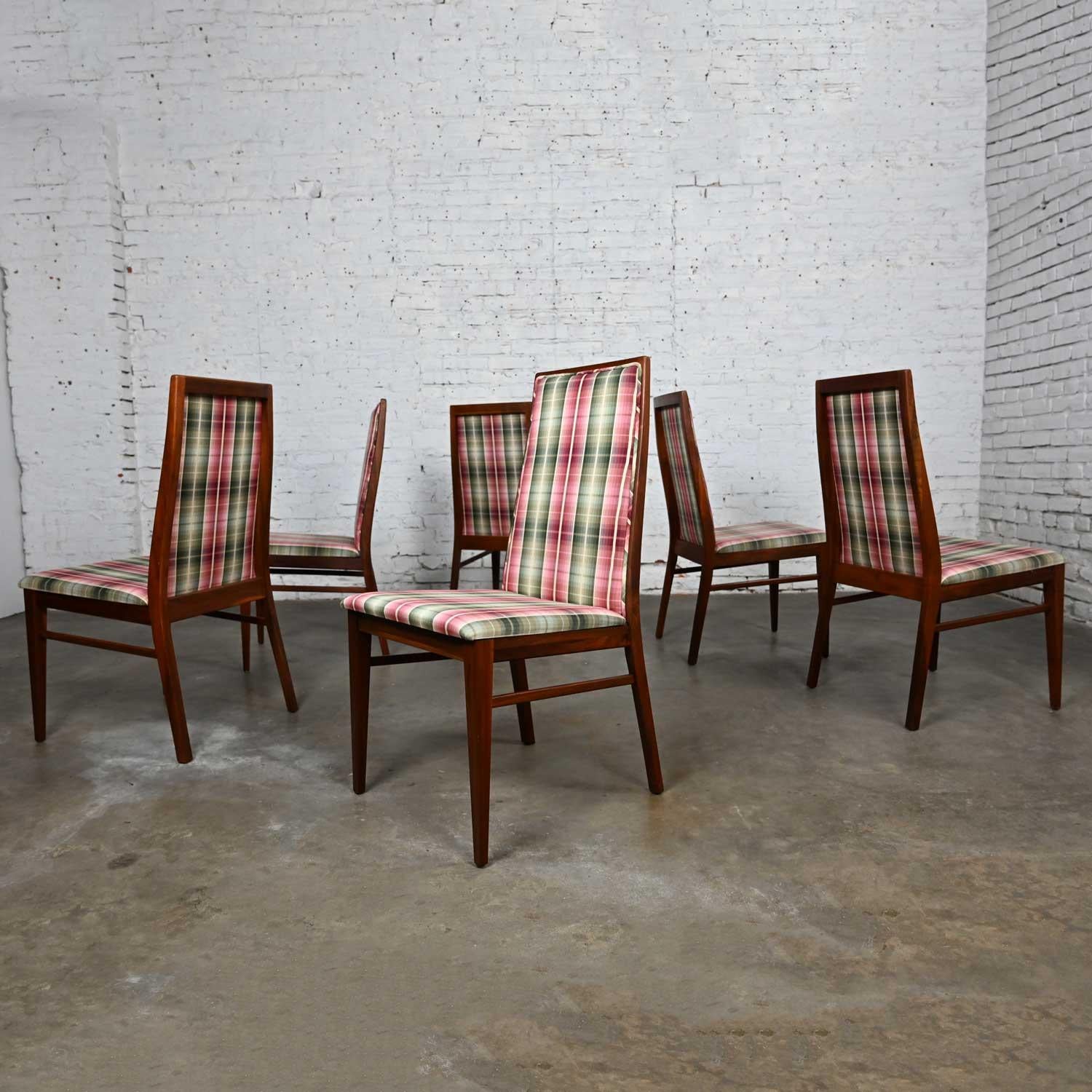 Fabulous vintage Mid-Century Modern Dillingham Espirit Line walnut dining chairs with maroon & green plaid fabric by Merton Gershun set of 6. Beautiful condition, keeping in mind that these are vintage and not new so will have signs of use and wear.