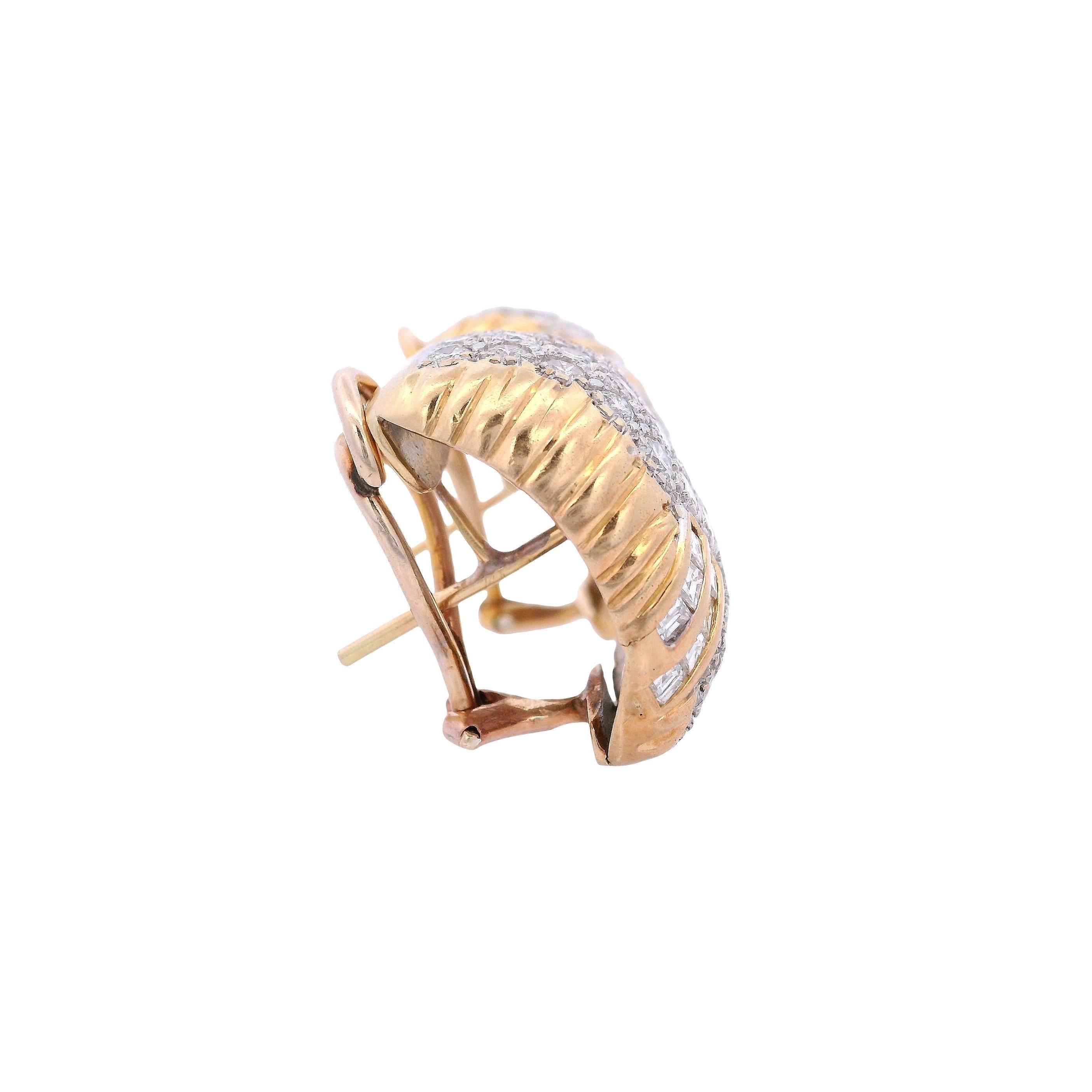 da uomo o donna 1970 Orecchini a cerchio in oro giallo 18kt di metà secolo con 3,10 carati di diamanti in vendita