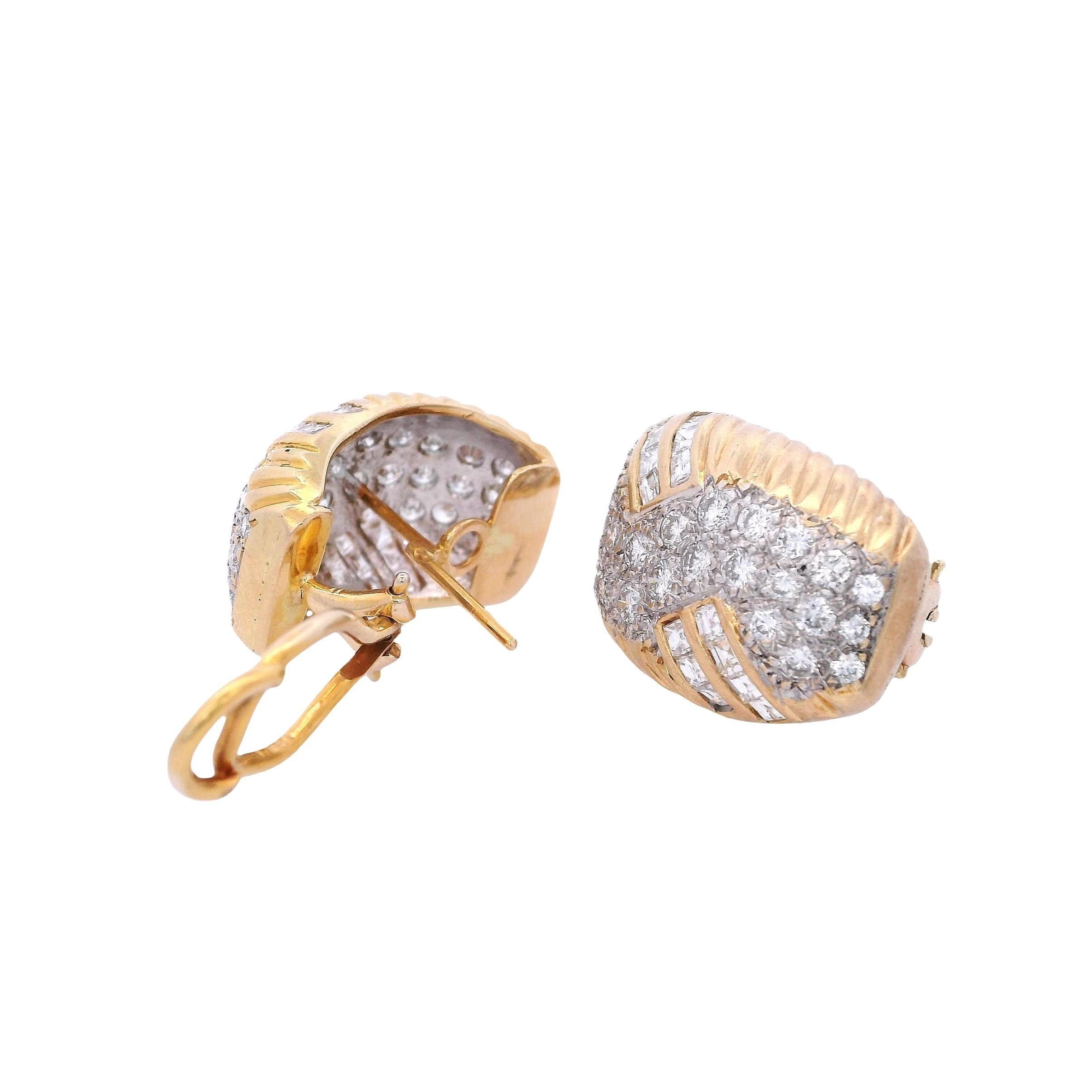 1970 Orecchini a cerchio in oro giallo 18kt di metà secolo con 3,10 carati di diamanti in vendita 3