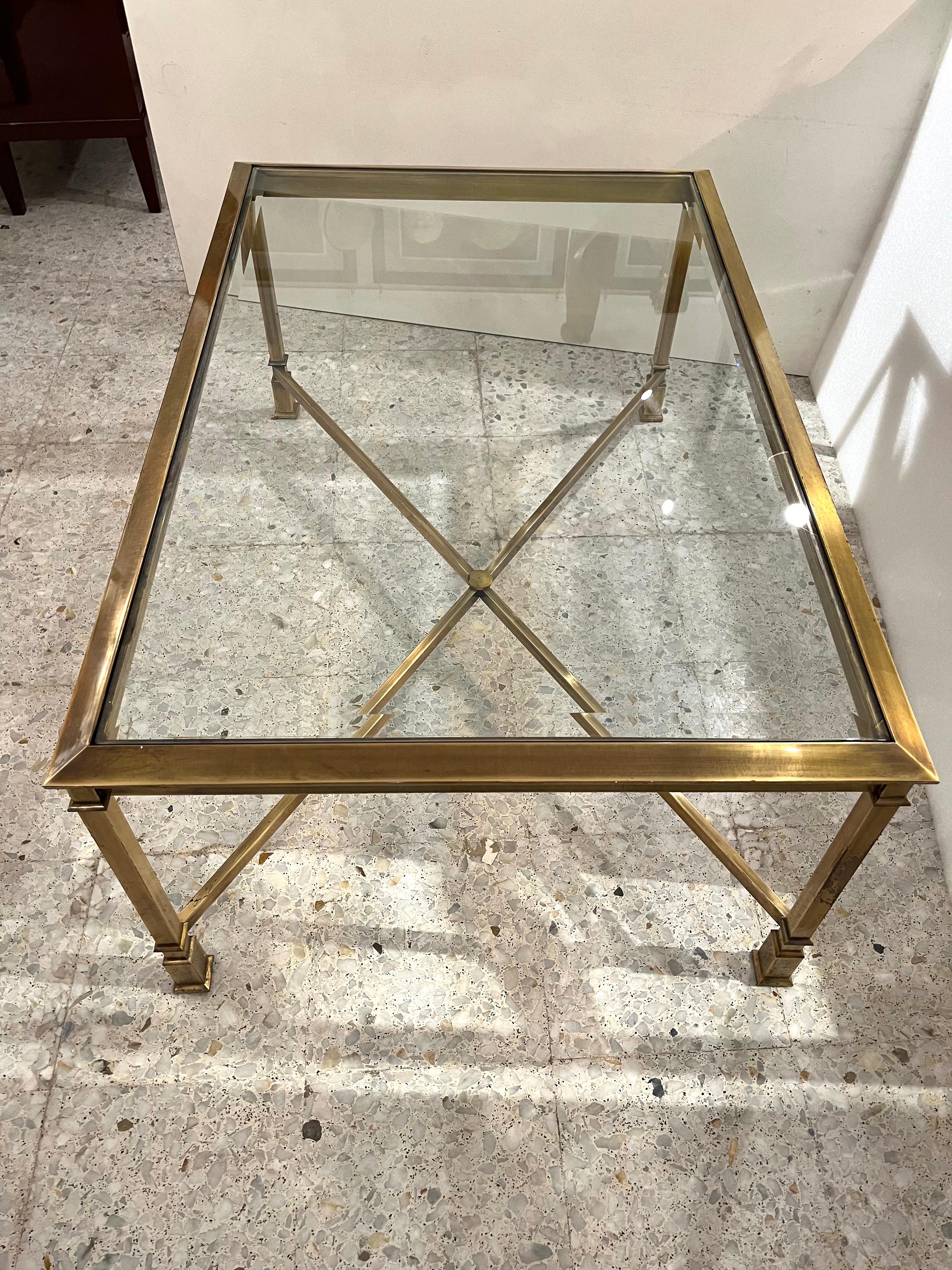 1970 Table basse à plateau en verre en laiton du milieu du siècle en vente 2