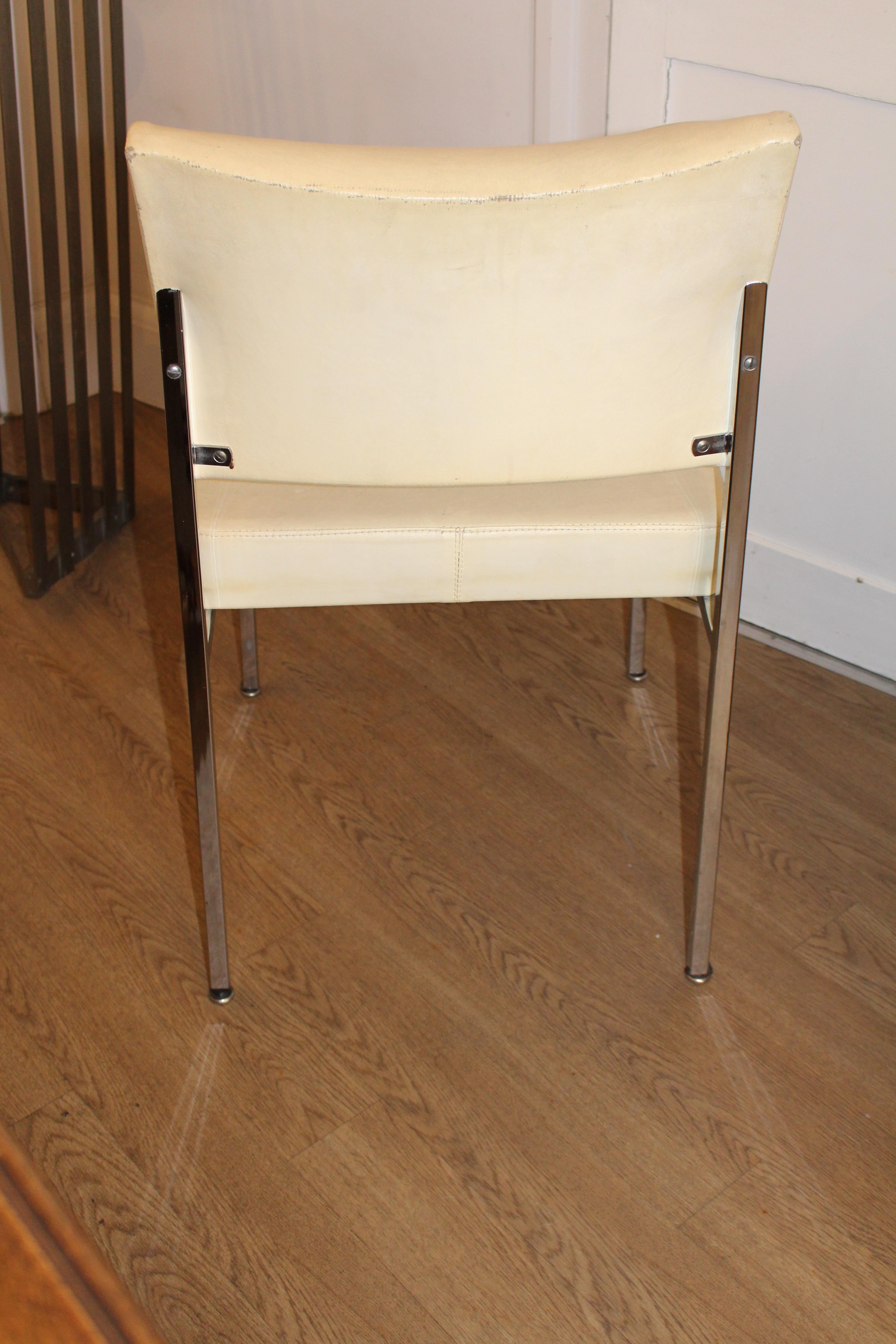 Machine-Made 1970's Mid Century Chrome Steel Cream Skai Faux Leather Dining Desk Design Chair For Sale