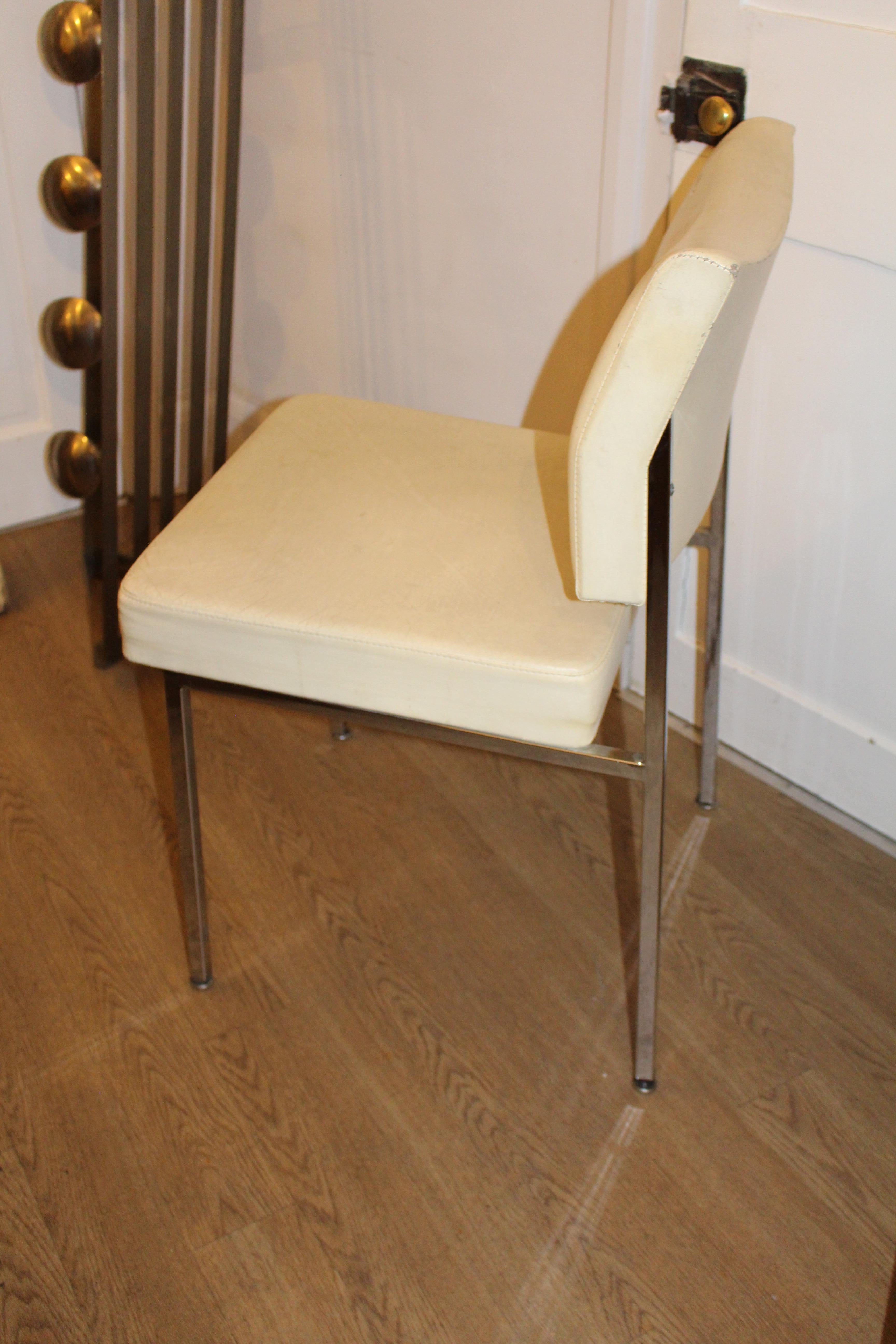 1970's Mid Century Chrome Steel Cream Skai Faux Leather Dining Desk Design Chair In Good Condition For Sale In Dorking, Surrey