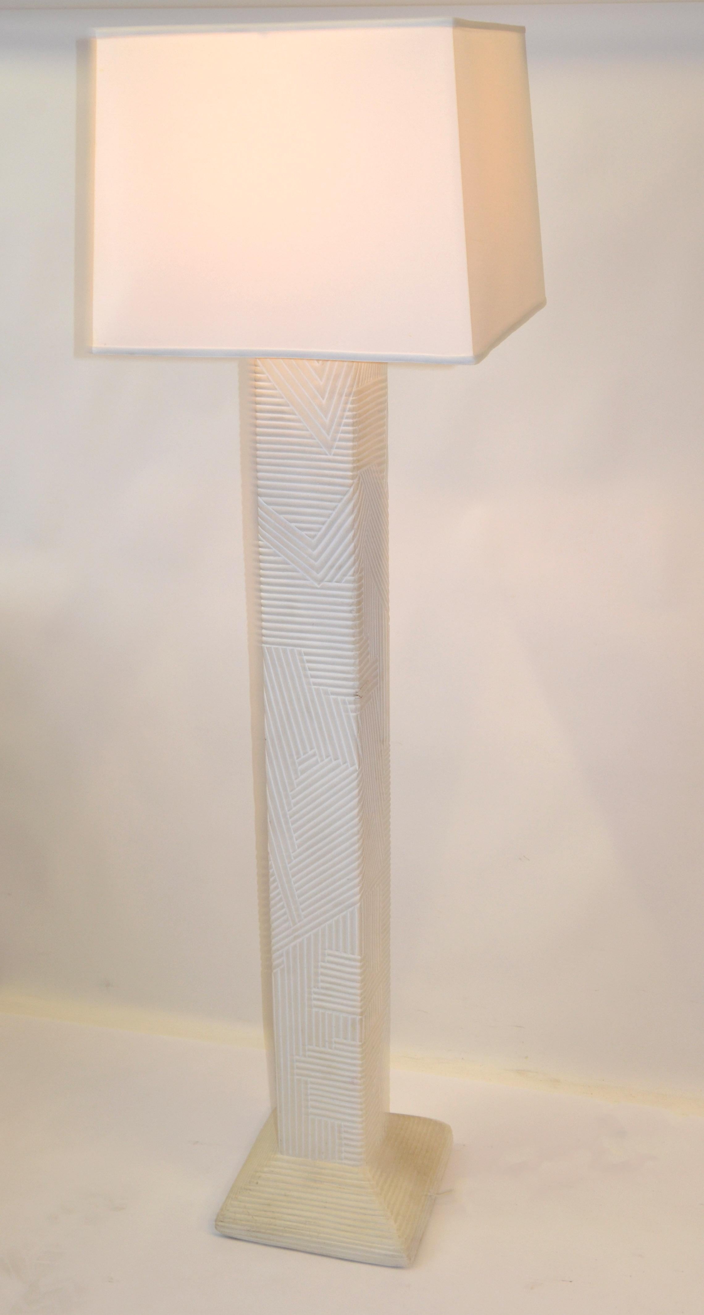 Mid-Century Modern Lampe en plâtre sculpturale géométrique texturée emblématique Sirmos, mi-siècle moderne, 1970 en vente