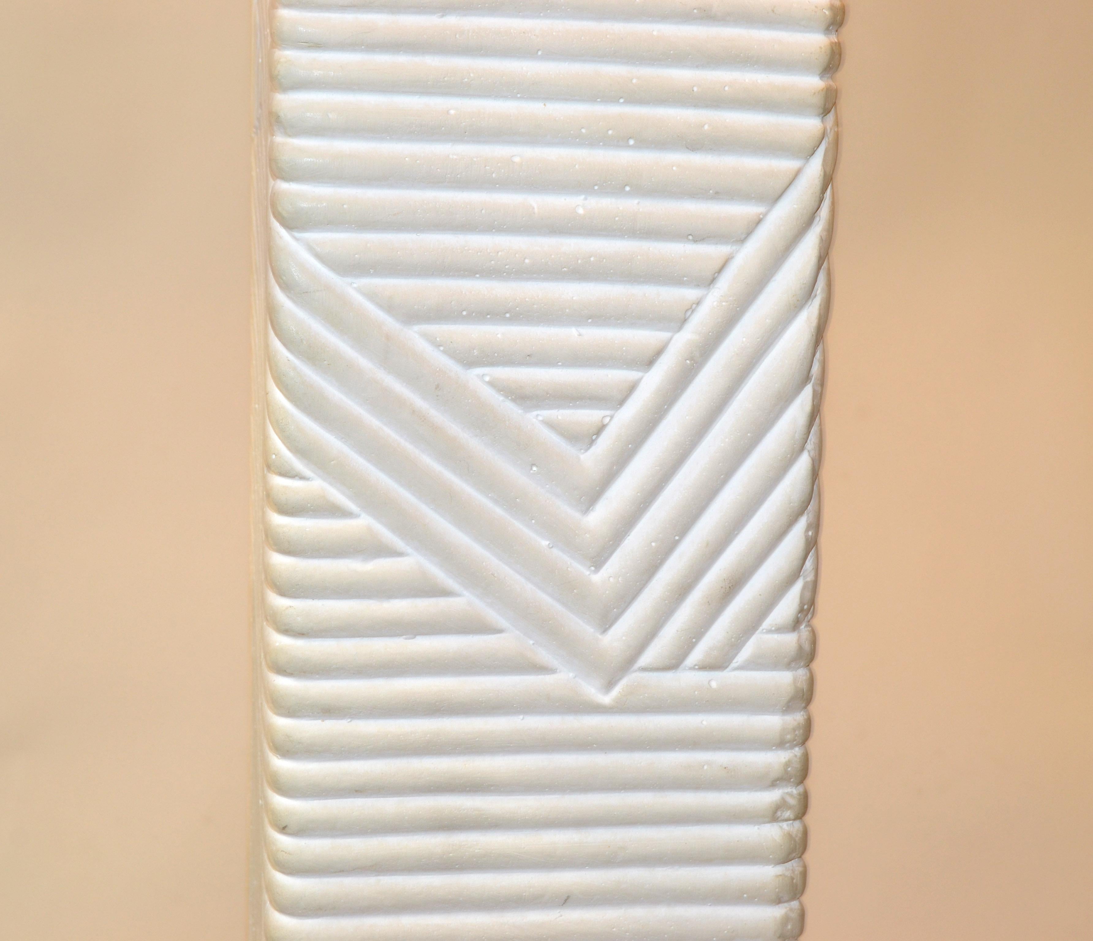 Fin du 20e siècle Lampe en plâtre sculpturale géométrique texturée emblématique Sirmos, mi-siècle moderne, 1970 en vente