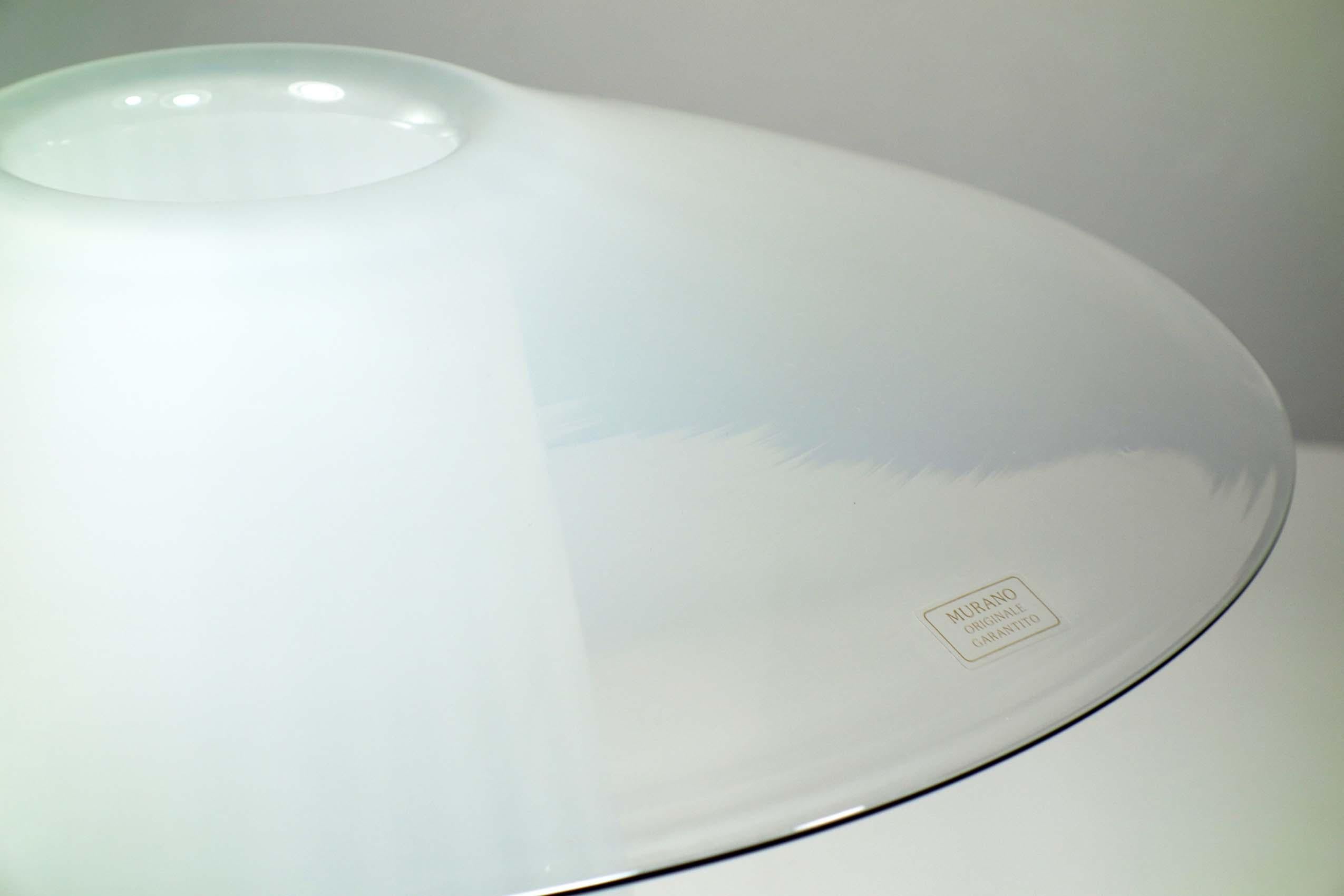 1970 Milchiges Murano Glas Italienisches Design Tischlampe (Space Age) im Angebot