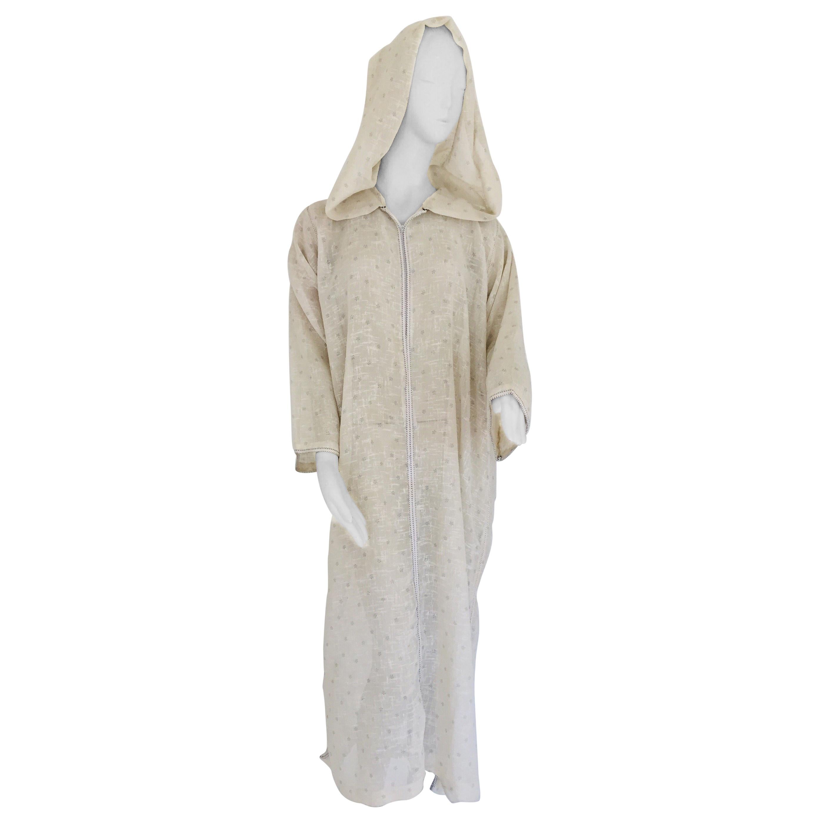 Caftan marocain Djellabah à capuche, lin blanc et bleu, 1970 en vente