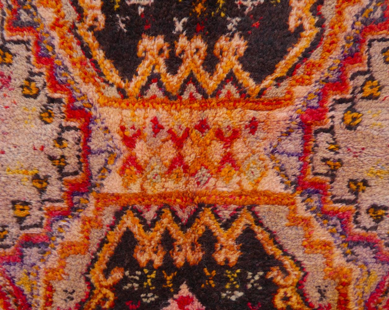1970 Alfombra marroquí Taznakht 4'4 x 9' Marroquí en venta
