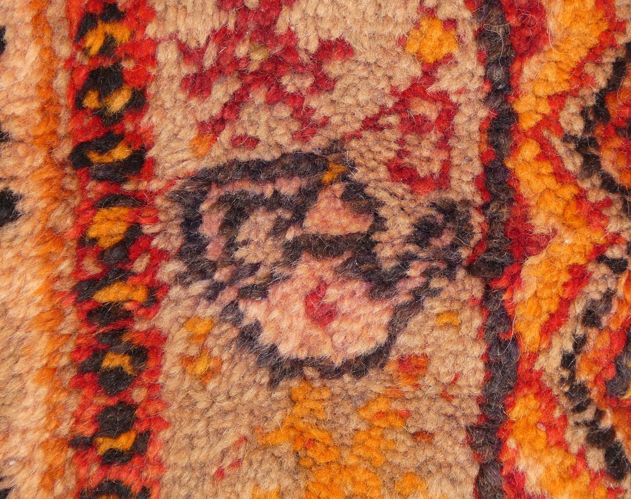 1970 Alfombra marroquí Taznakht 4'4 x 9' Lana en venta