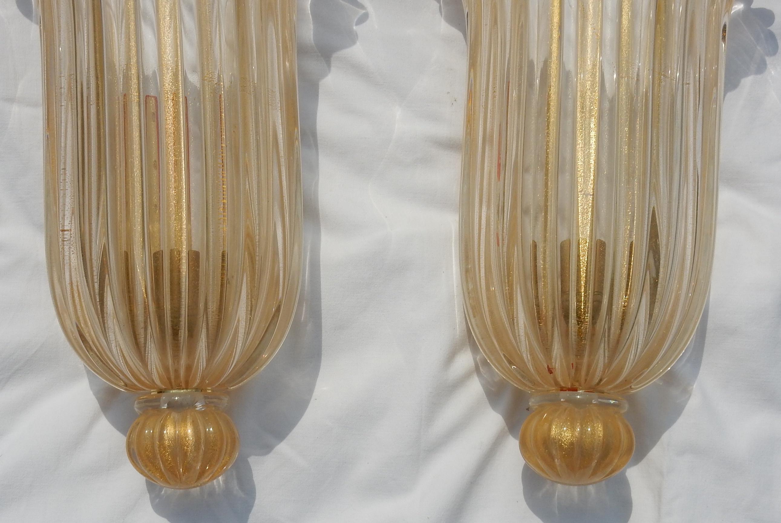 Murano pair of wall lamp by Archiméde Seguso with inclusions of gold, good condition, stickers of label and sign engraved, circa 1970.