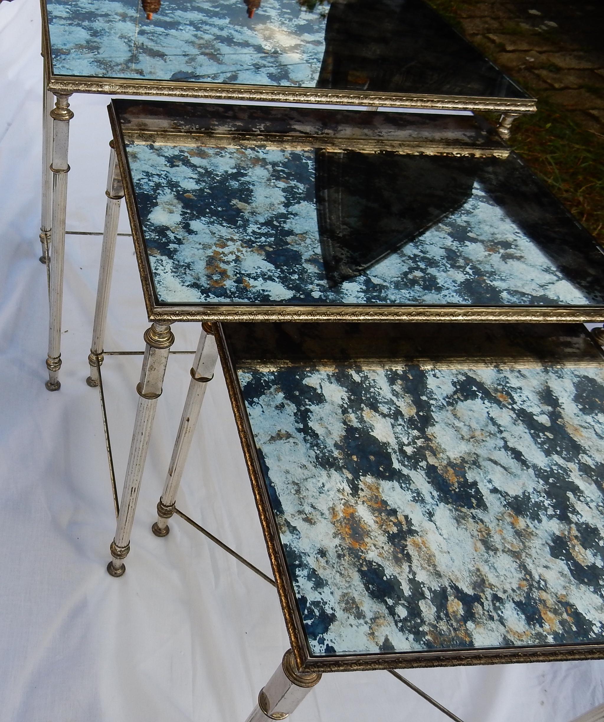 3 brass nested side tables, with oxyded olded mirror trays, Amounts in silver plated, in the style of Maison Baguès, circa 1970. Good condition.
Measures: 51 x 32 x 44 cm
42 x 32 x 42 cm
32 x 32 x 38 cm.