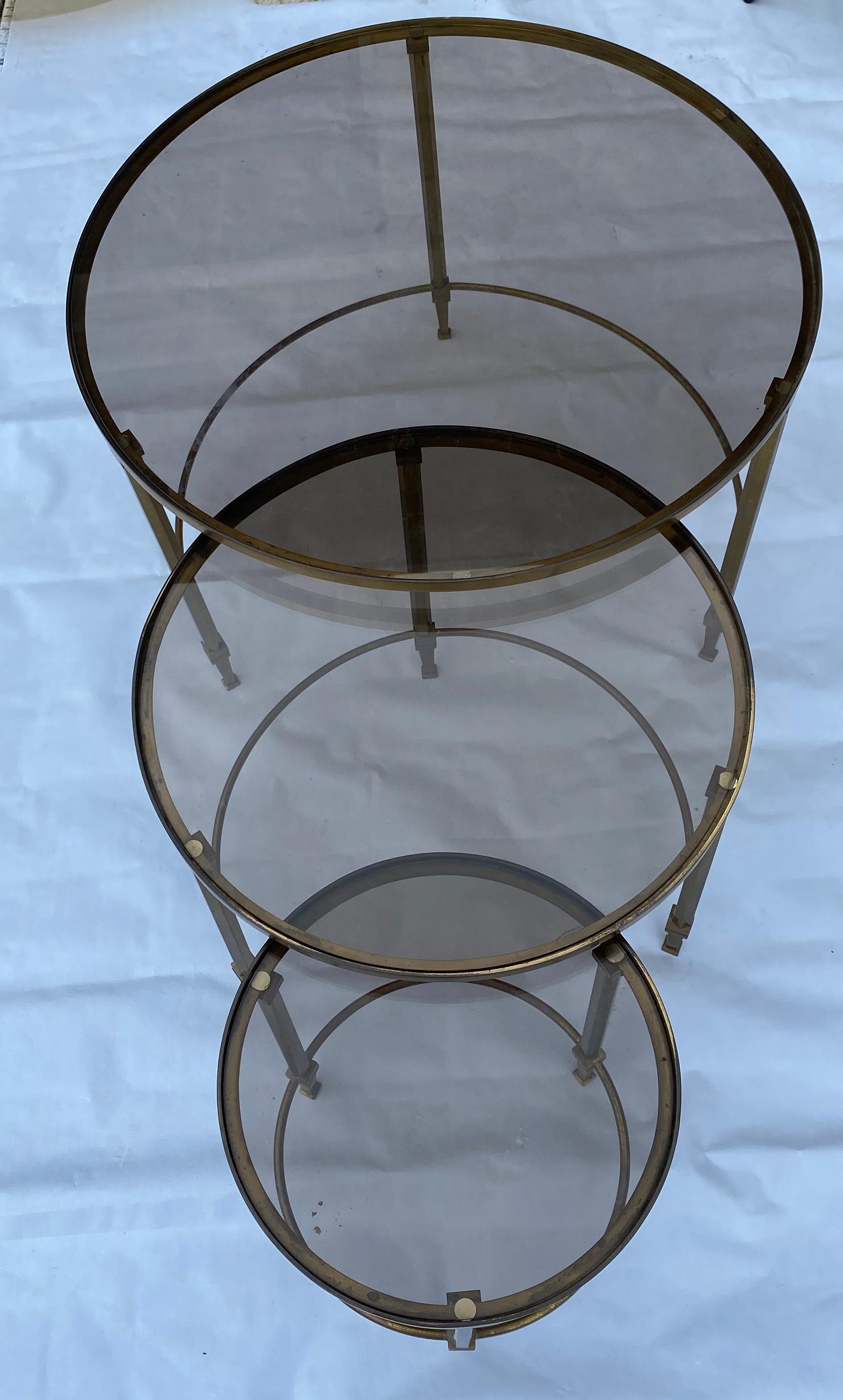 1970, Nesting Tables in Brass in the Style of Maison Ramsay In Good Condition For Sale In Paris, FR