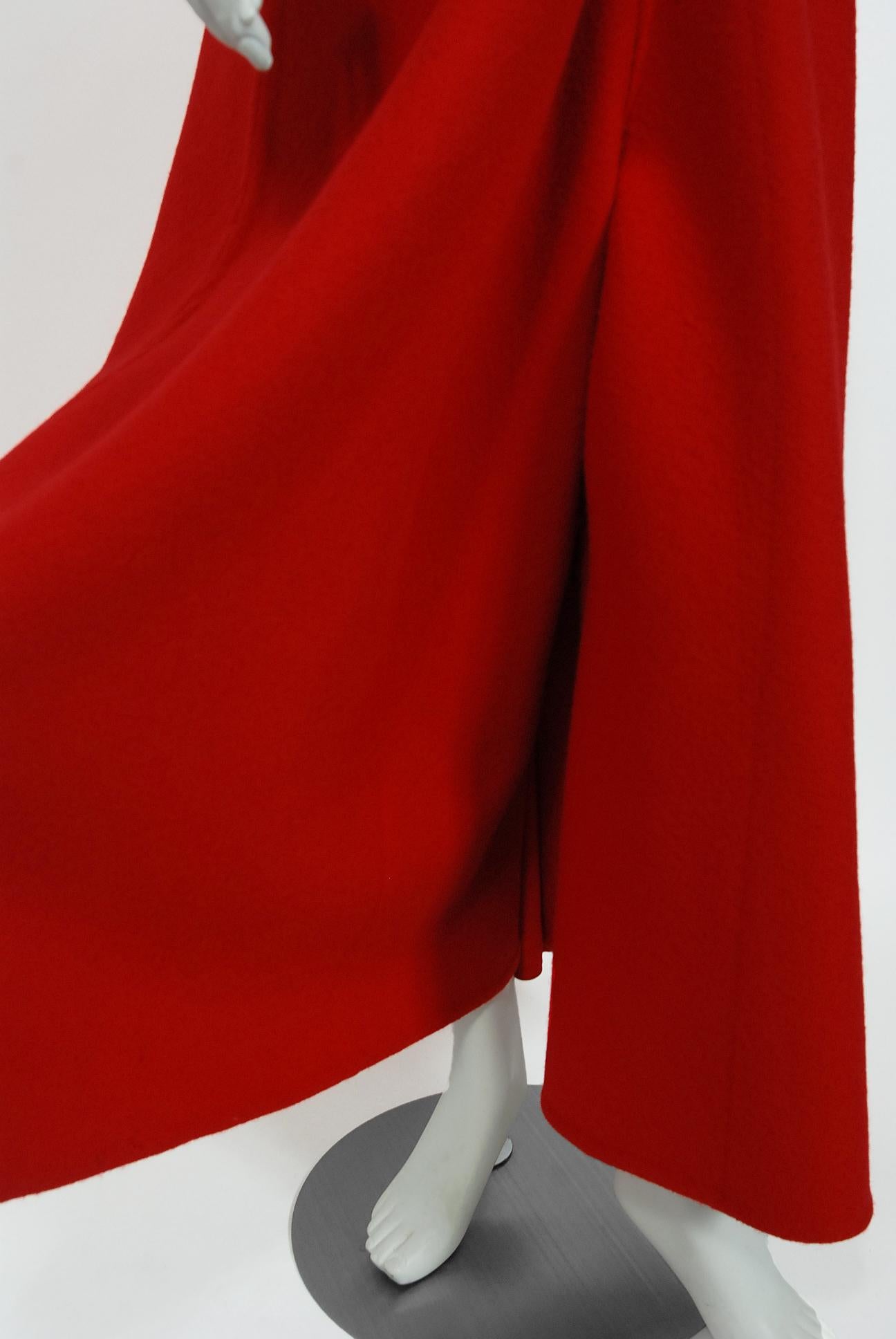 Nina Ricci - Combinaison vintage haute couture en laine rouge rubis, style mod, répertoriée, 1967 Bon état - En vente à Beverly Hills, CA