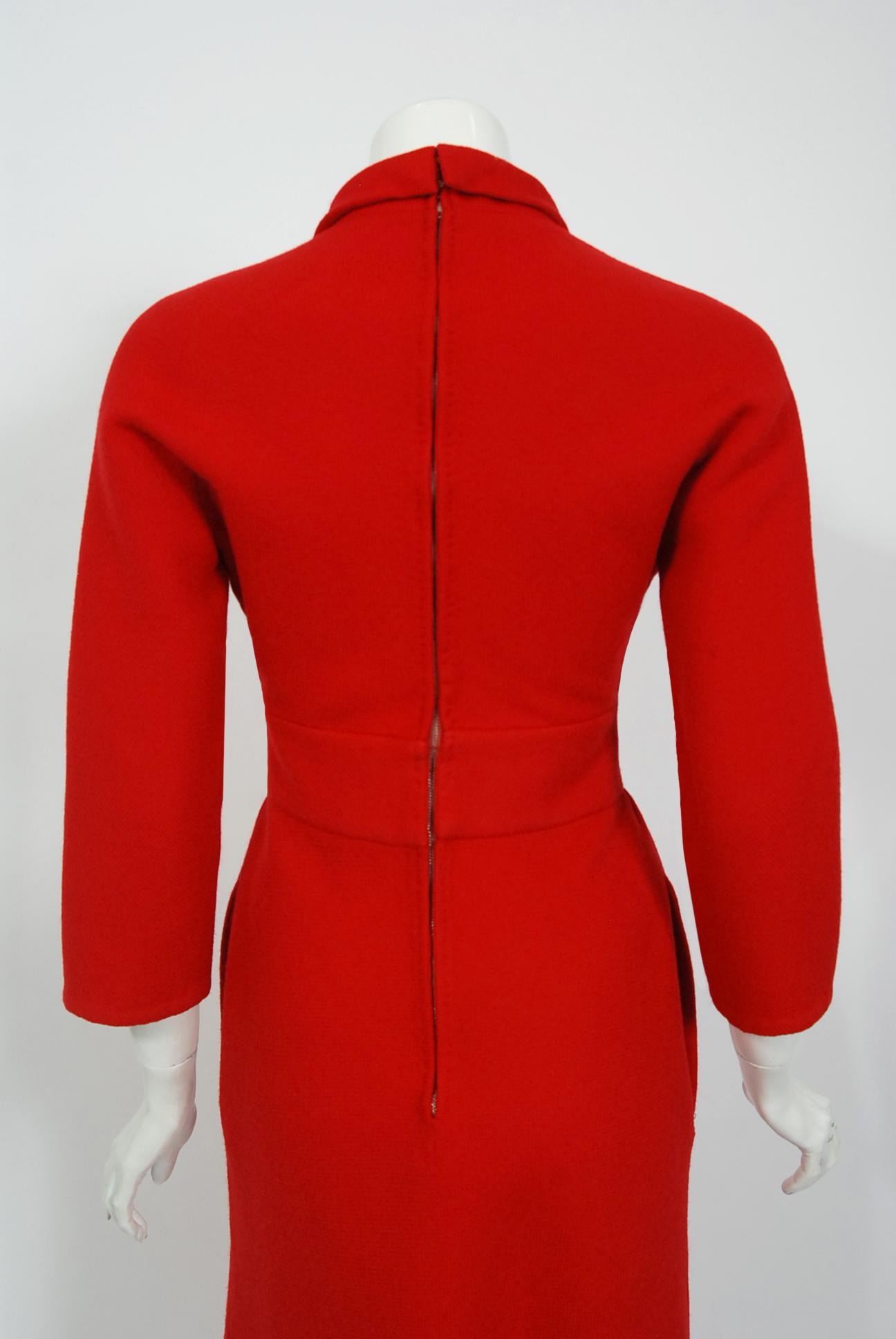 Nina Ricci - Combinaison vintage haute couture en laine rouge rubis, style mod, répertoriée, 1967 en vente 1