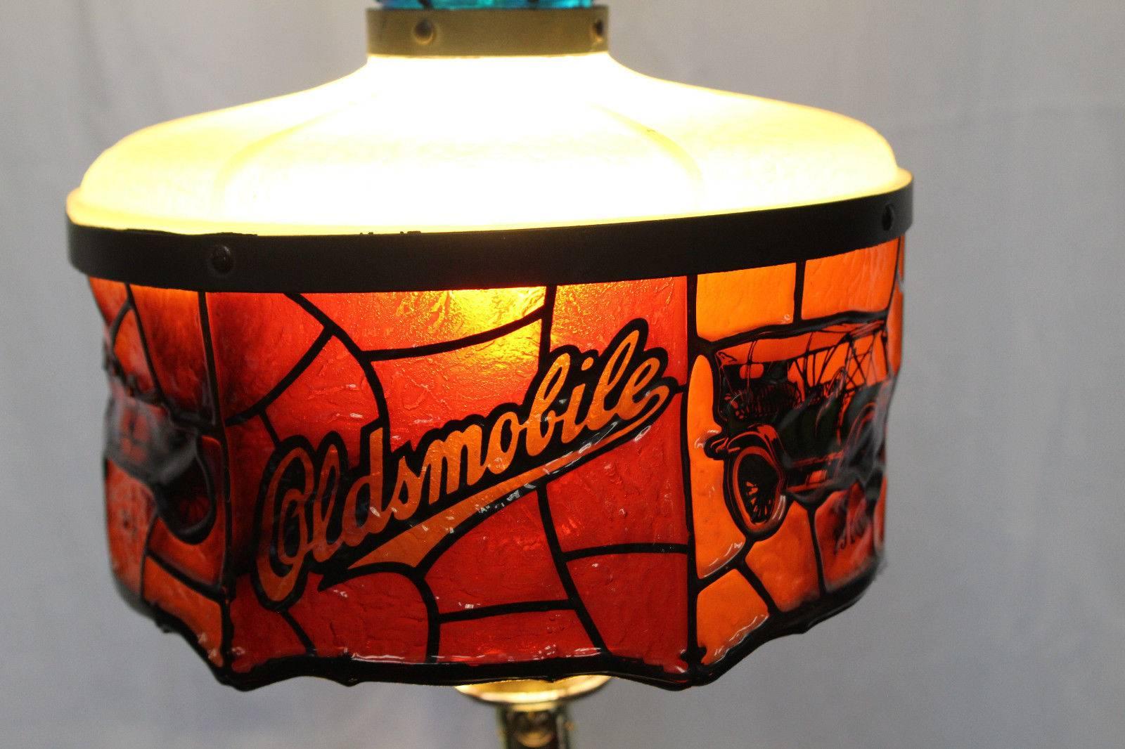 American 1970 Oldsmobile Dealer Showroom Vintage Plastic Desk Lamp For Sale