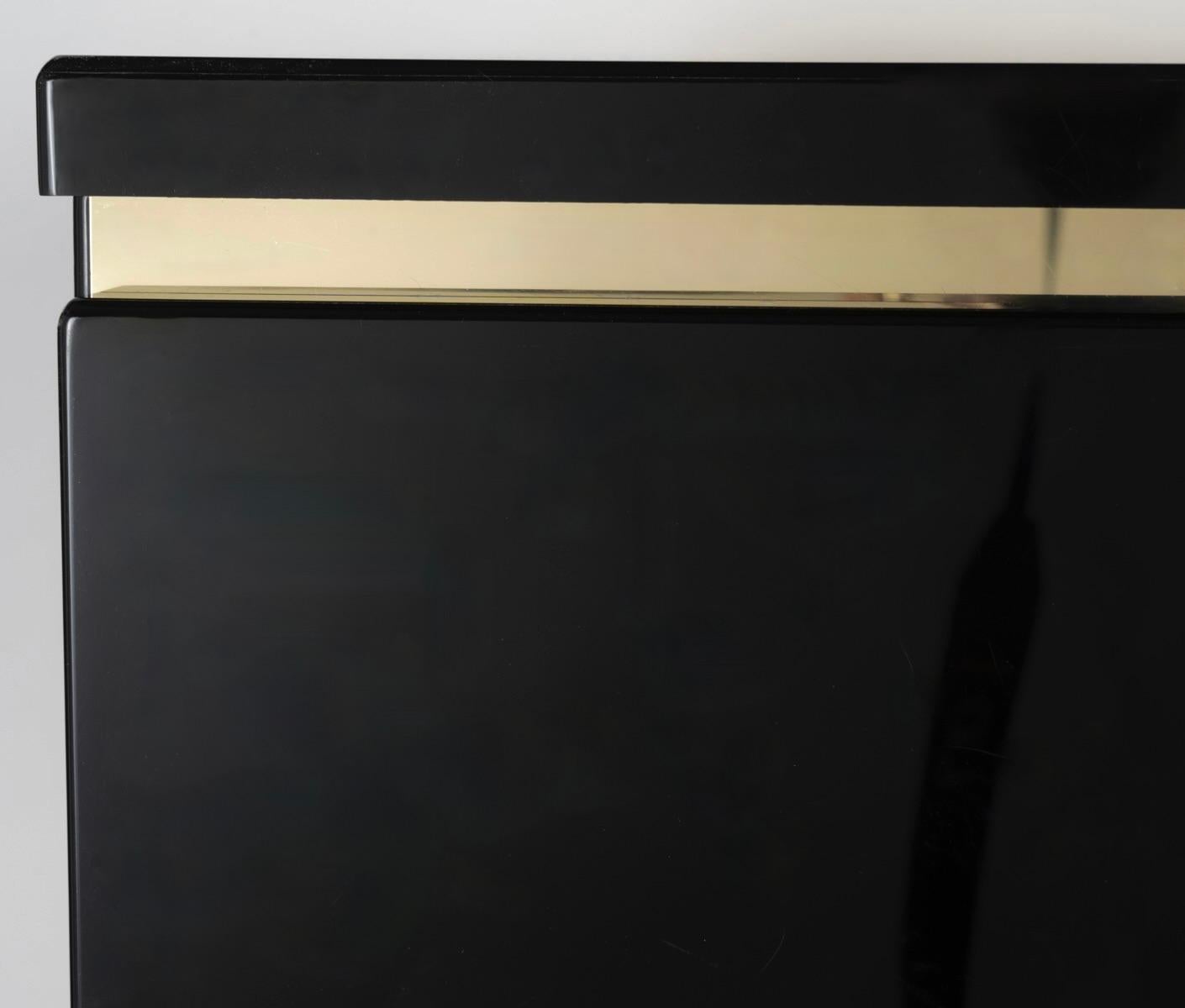 Late 20th Century 1970 Pair of bedside tables in black lacquer signed by Eric Marville For Sale