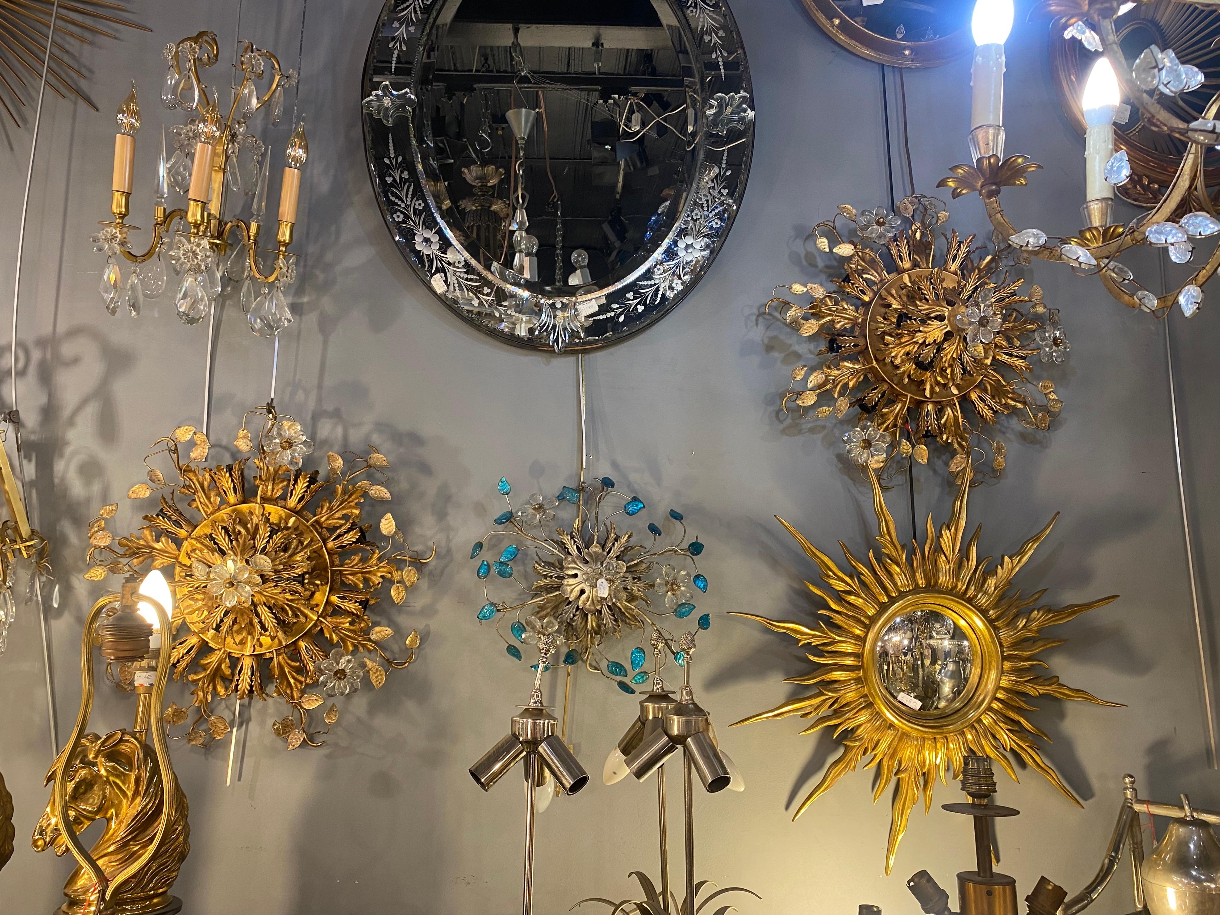 Pair of  ceiling lights or wall lights in gold metal, 15 bulbs in 2 rows Decorated with leaves and flowers in glass or crystal
Good condition,
Circa 1970
Height: 17 cm
Diameter: 60 cm
It s a pair , not 3