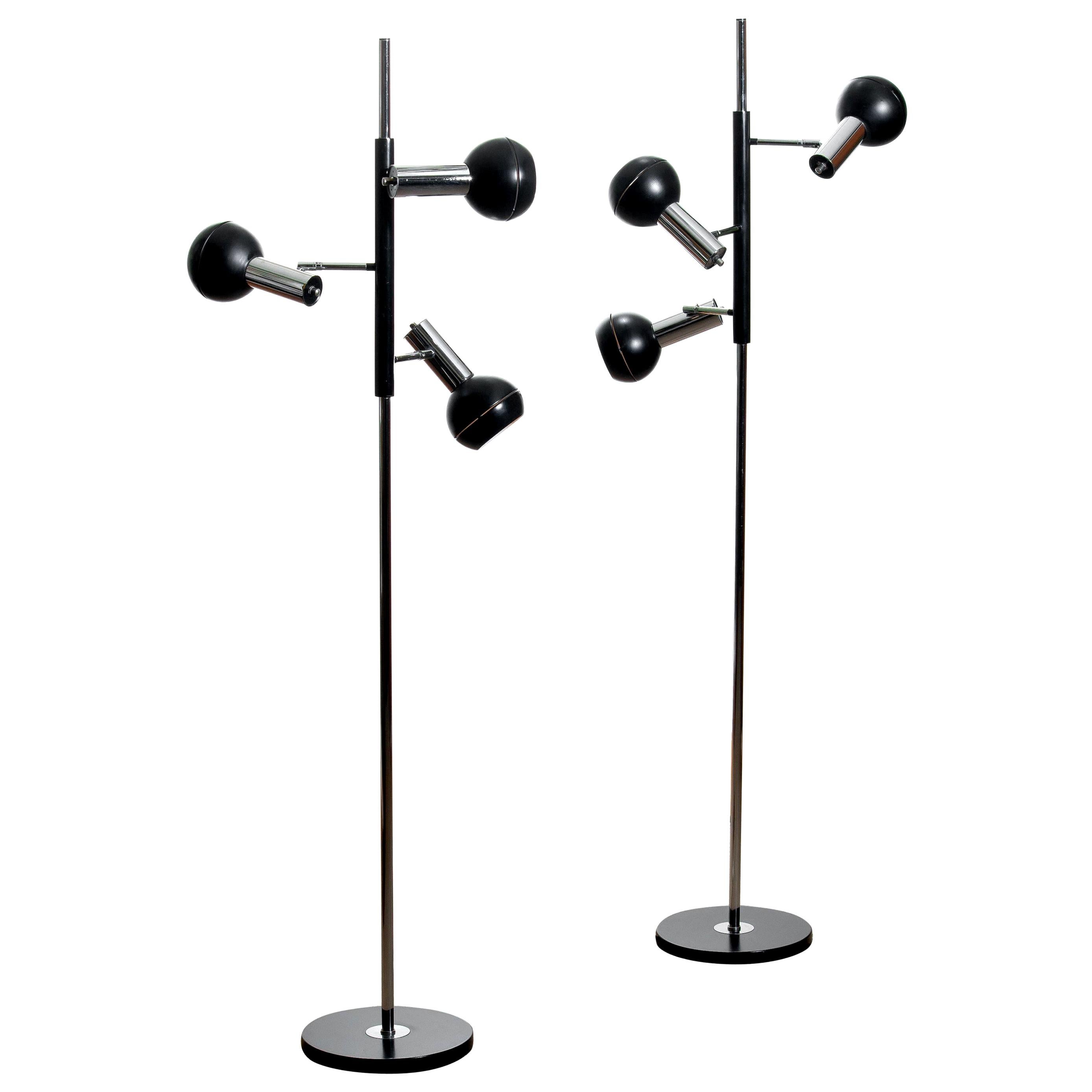 Set of two beautiful floor lamps in chrome and black metal made by Koch & Lowy OMI, 1970s.
They both are in good condition.
The floor lamps are marked
Three E27 / 28 bulbs. Suits 230 and 110 volts each.
     