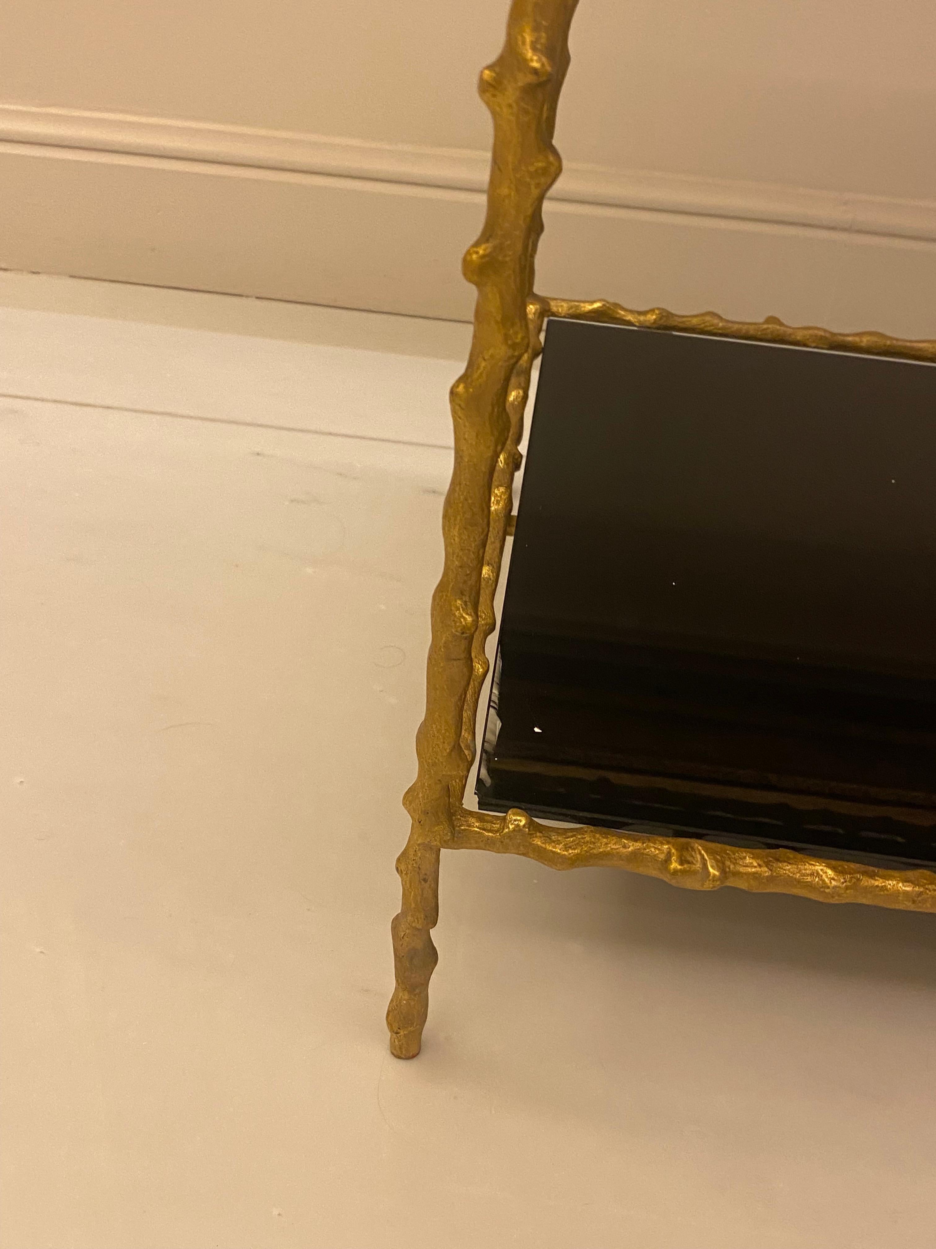 1970 ' Coppia di divani nello stile della Maison Jansen, dorati  Bronzo 50 X 37 In condizioni buone in vendita a Paris, FR