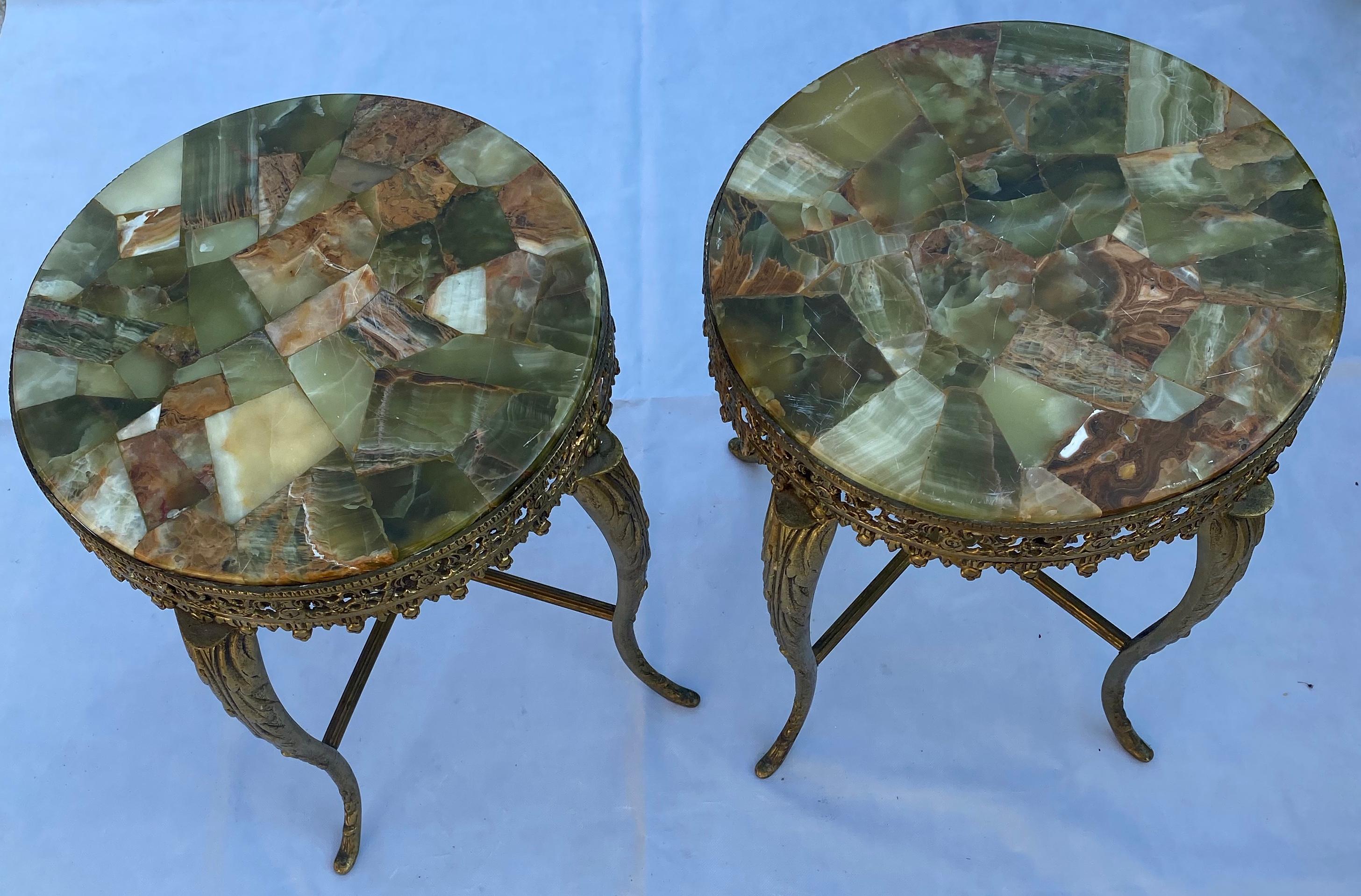 1970′ Pair of Gilt Bronze Stands LXV Style Onyx Marquetry Trays In Good Condition For Sale In Paris, FR