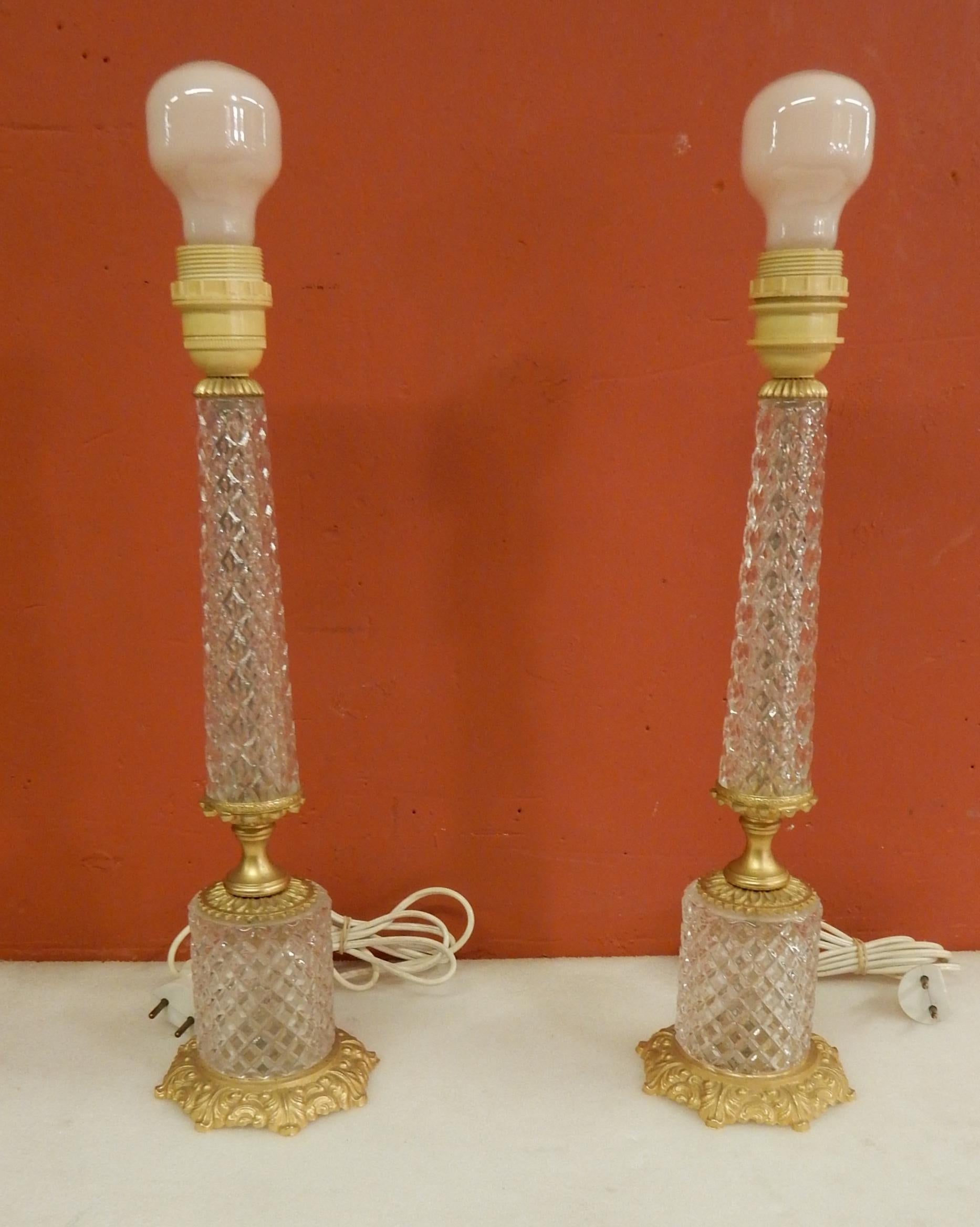 Pair of diamond point decor lamps, circa 1970, good condition, 1 bulb, height 38 cm does not take account of the socket.

 