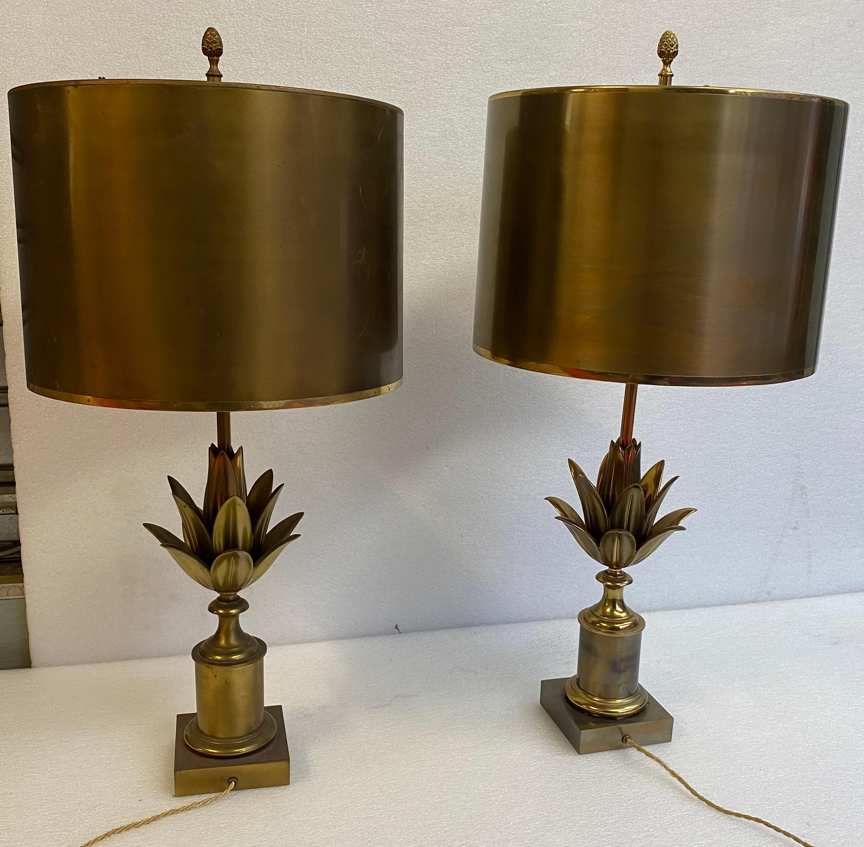 Pair of Lamps or similar Lotus Flower model in bronze signed Charles, made in France, brass lampshade with polished threads, adjustable in height, 5 cm more.
Top Diameter: 35 cm
Bottom Diameter: 35 cm
Height of the lampshade 25 cm
3 E27 screw bulbs