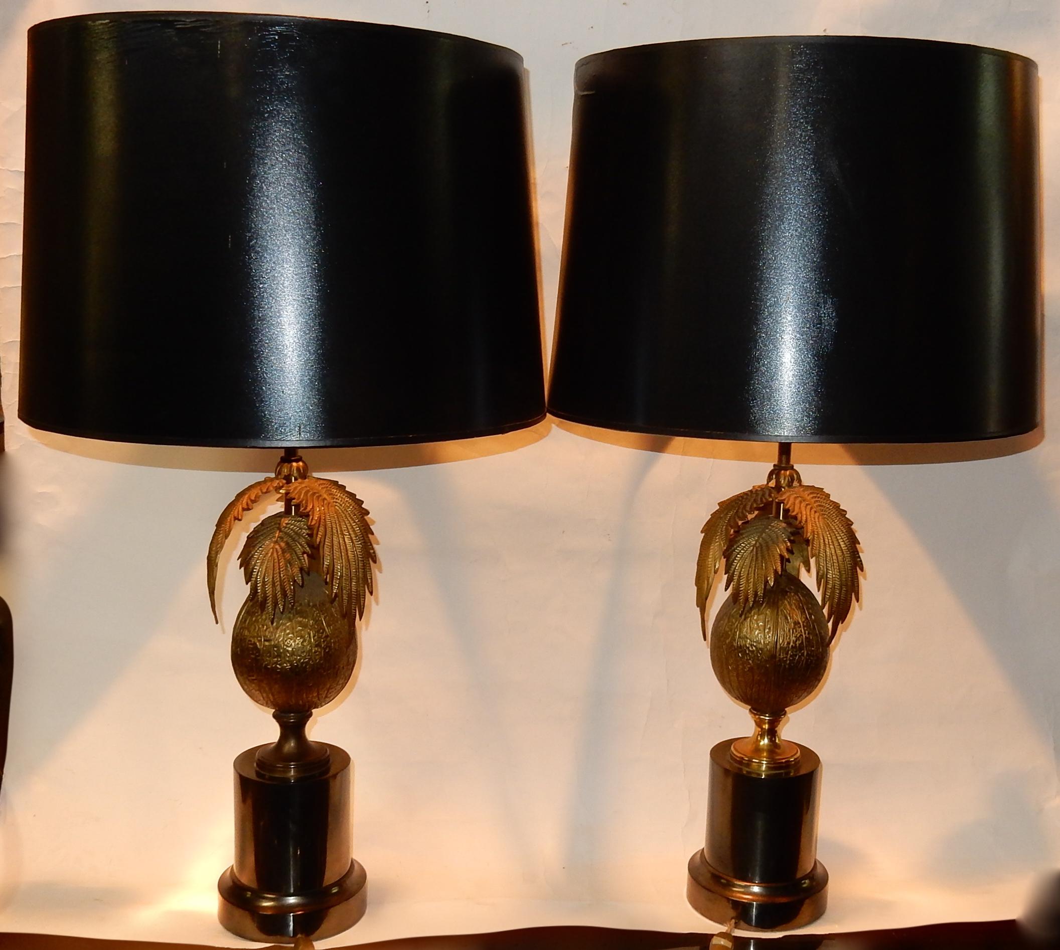 Pair of lamps in gilded and silvered bronze, base diameter 14 cm adjustable height: 87 cm Maxi and 72 cm Mini model of Charles or Maison Jansen all in bronze
Height: 87 cm
Diameter: 24 cm.
