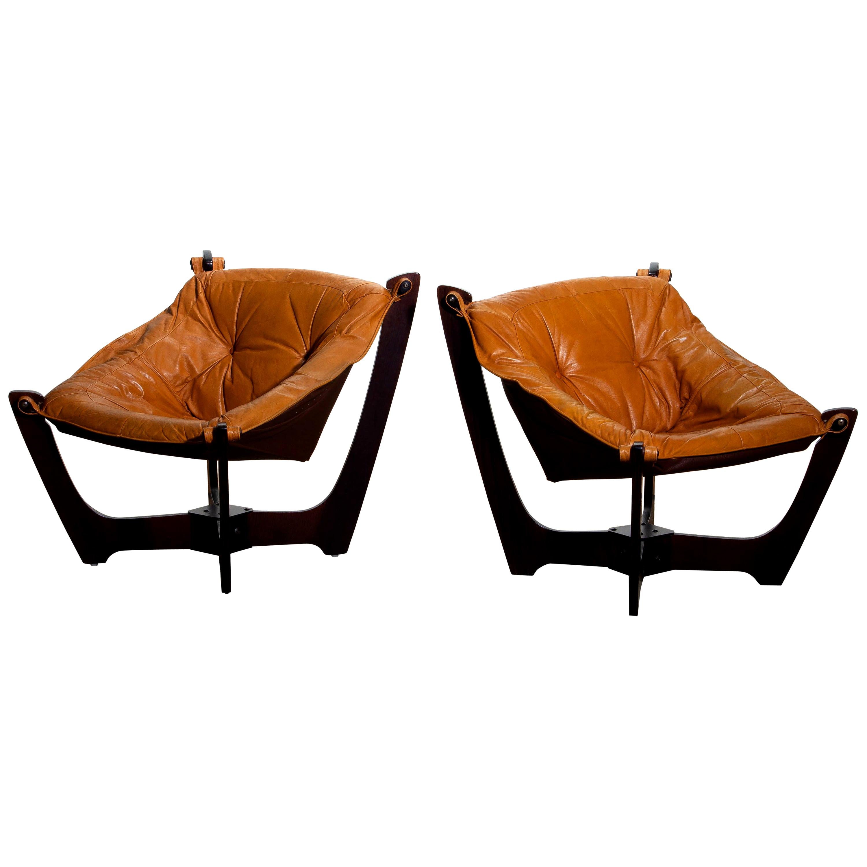Beautiful set of two 'Luna' armchairs by Odd Knutsen for Hjellegjerde Norway in camel / cognac leather with dark brown beech laminated frames.
This chairs are in overall good condition.

