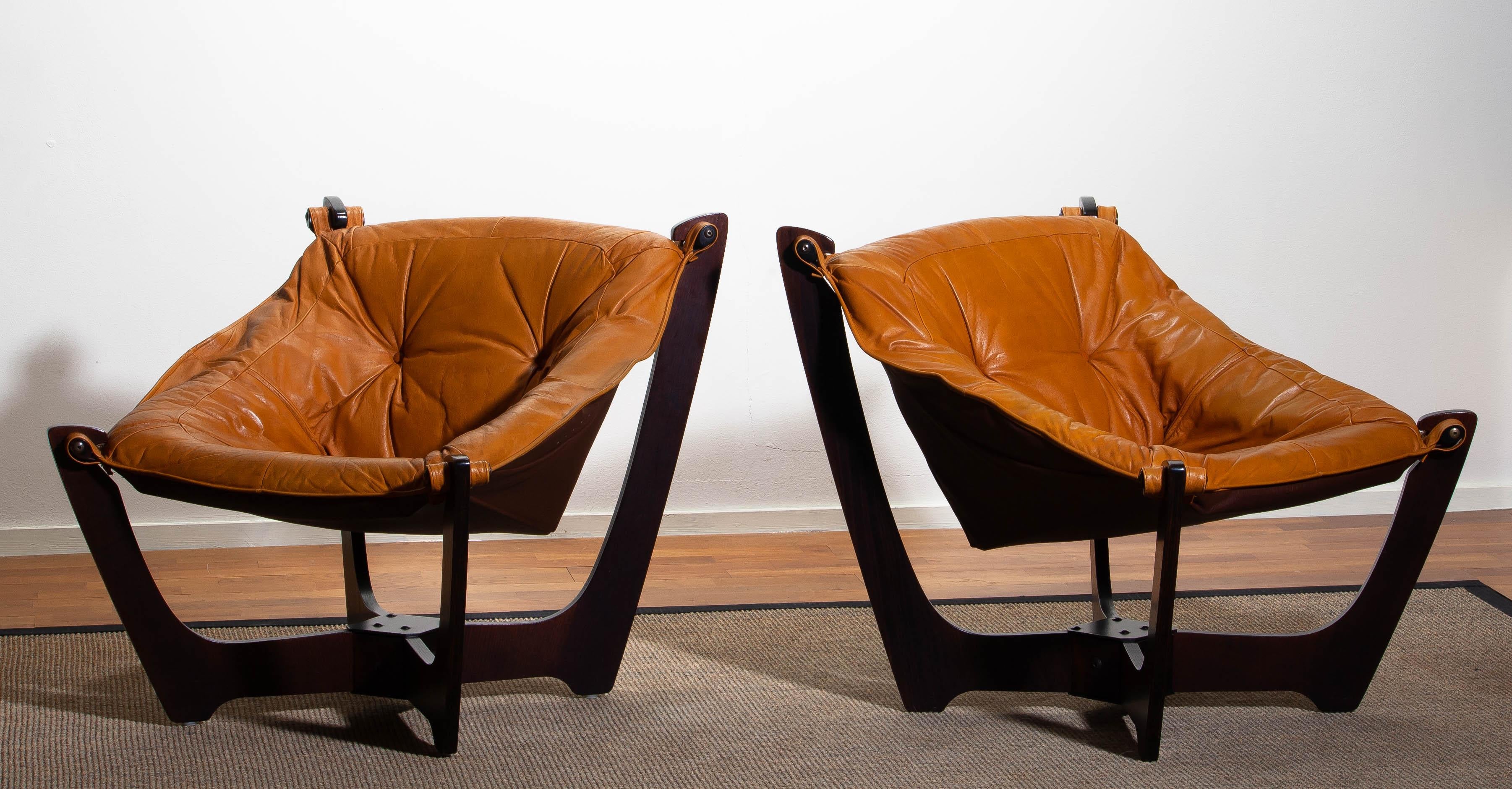 Norwegian 1970 Pair of Leather Lounge Chairs by Odd Knutsen for Hjellegjerde Møbler Norway