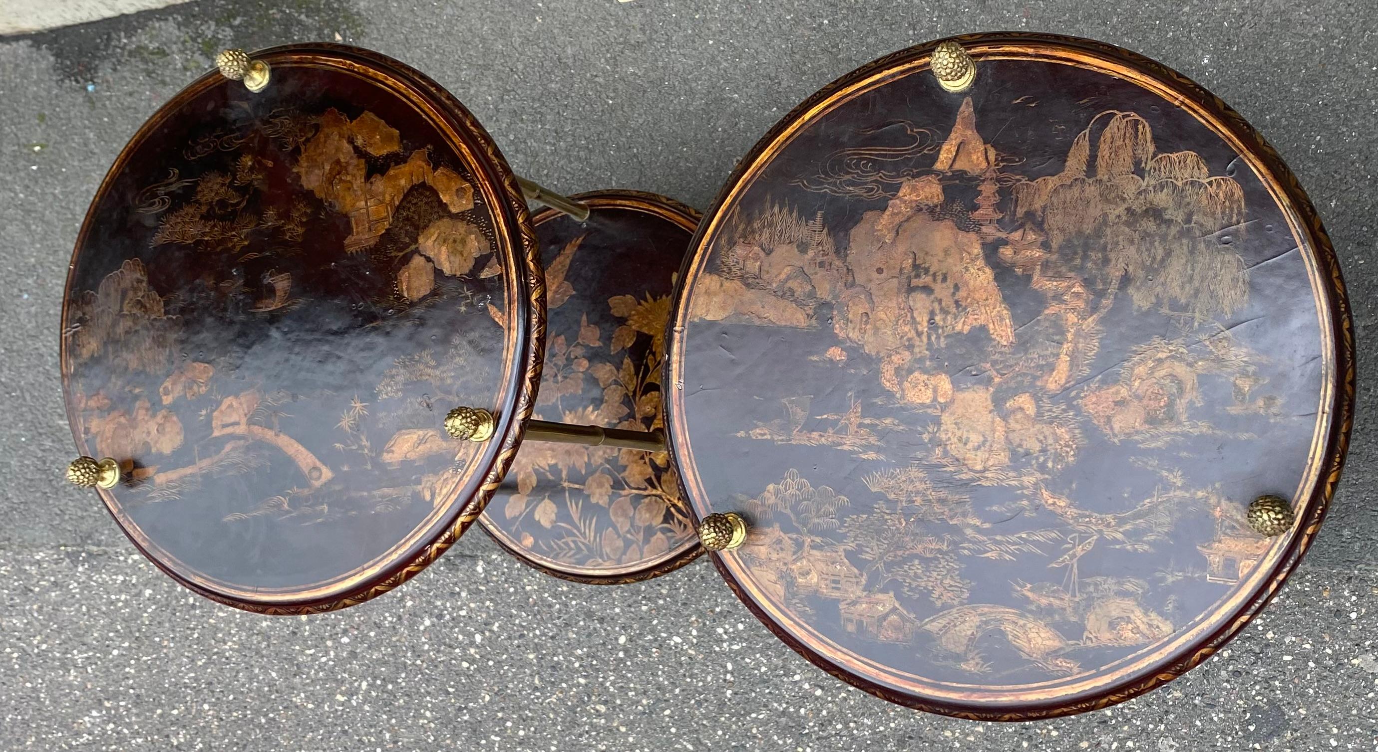 1970′ Coppia di tavolini con piedistallo Maison Baguès in bambù e bronzo dorato In condizioni buone in vendita a Paris, FR